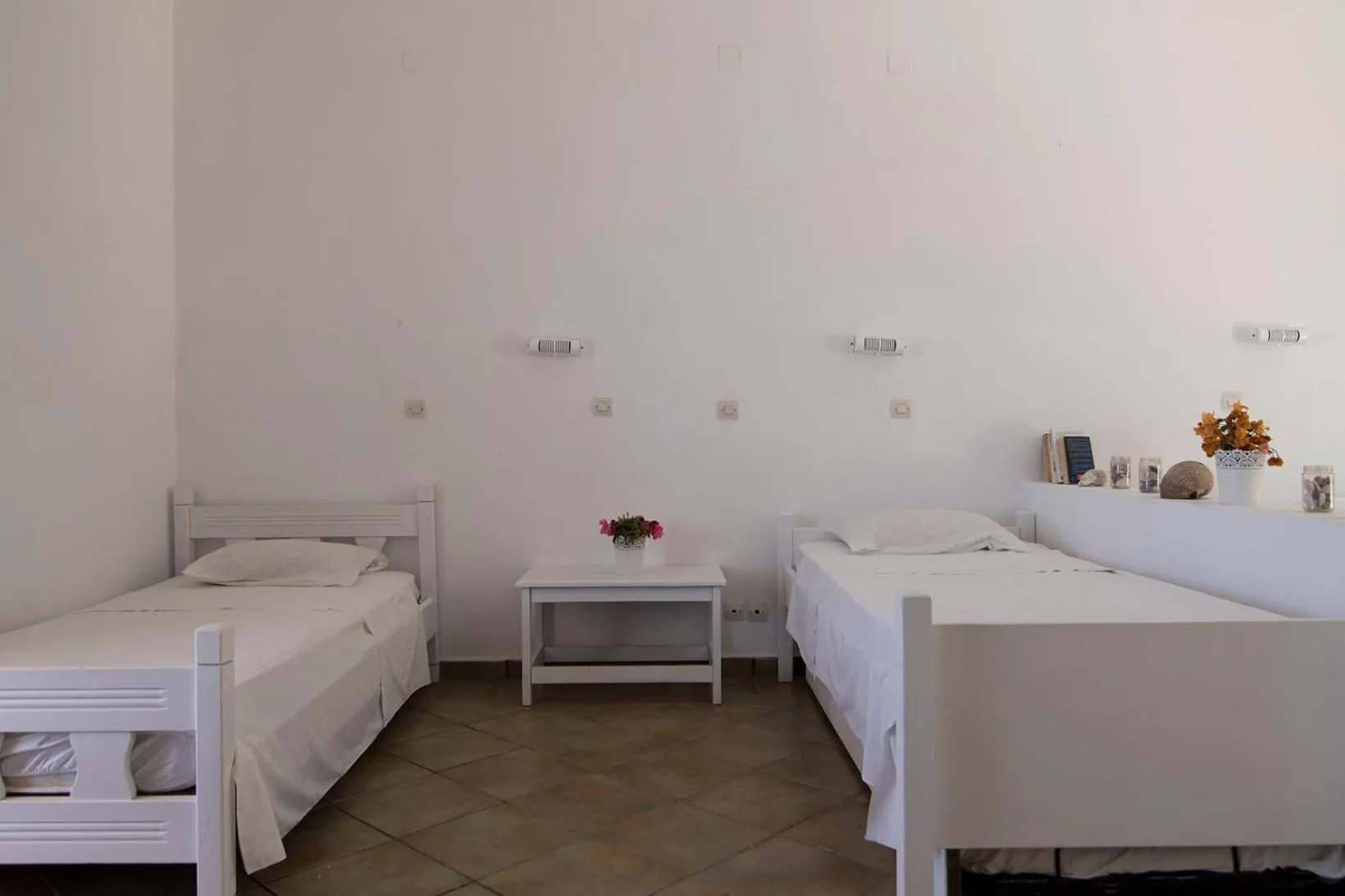 Bedroom, Bed in Armadoros Hotel / Ios Backpackers