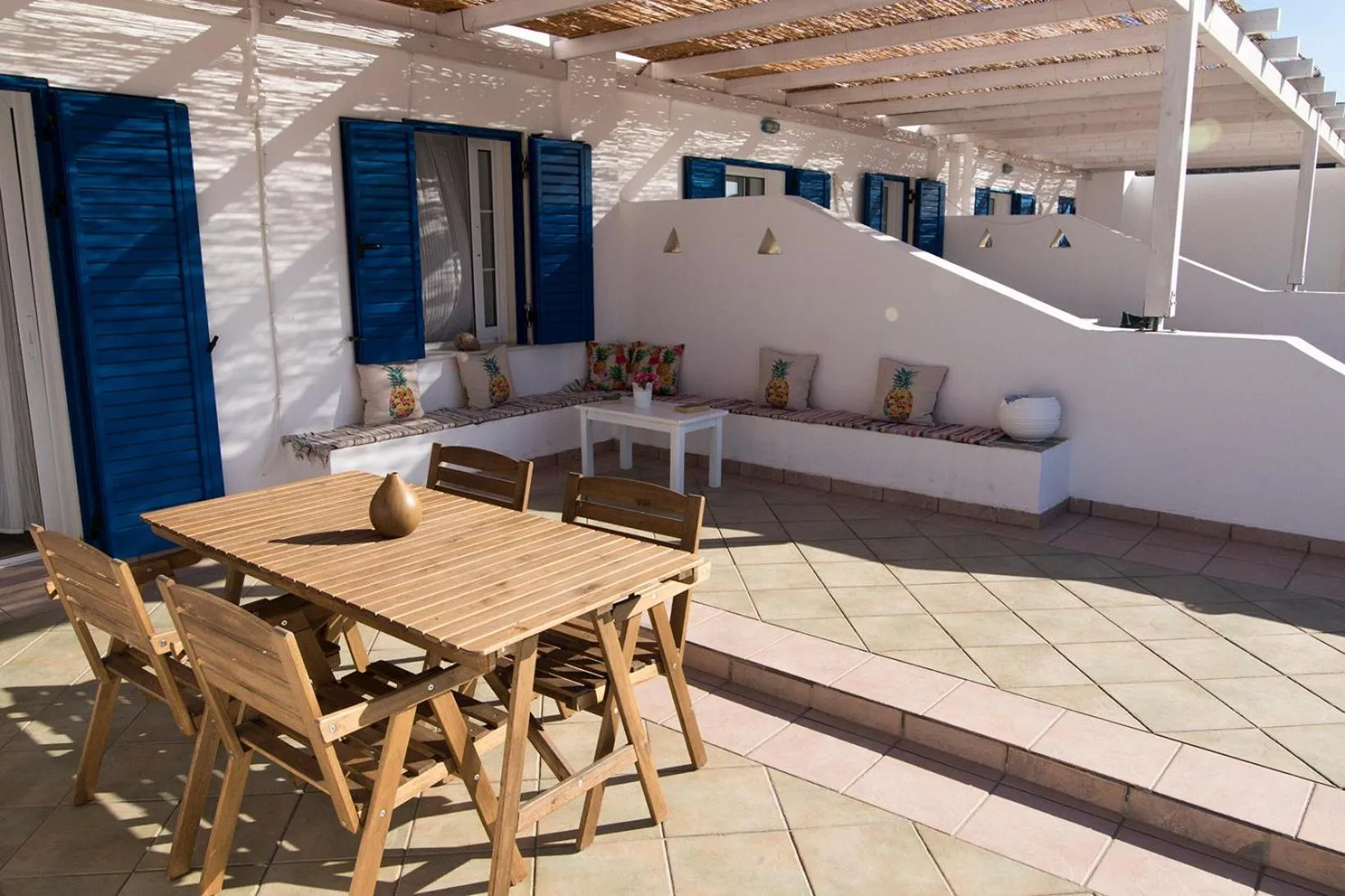 Balcony/Terrace in Armadoros Hotel / Ios Backpackers