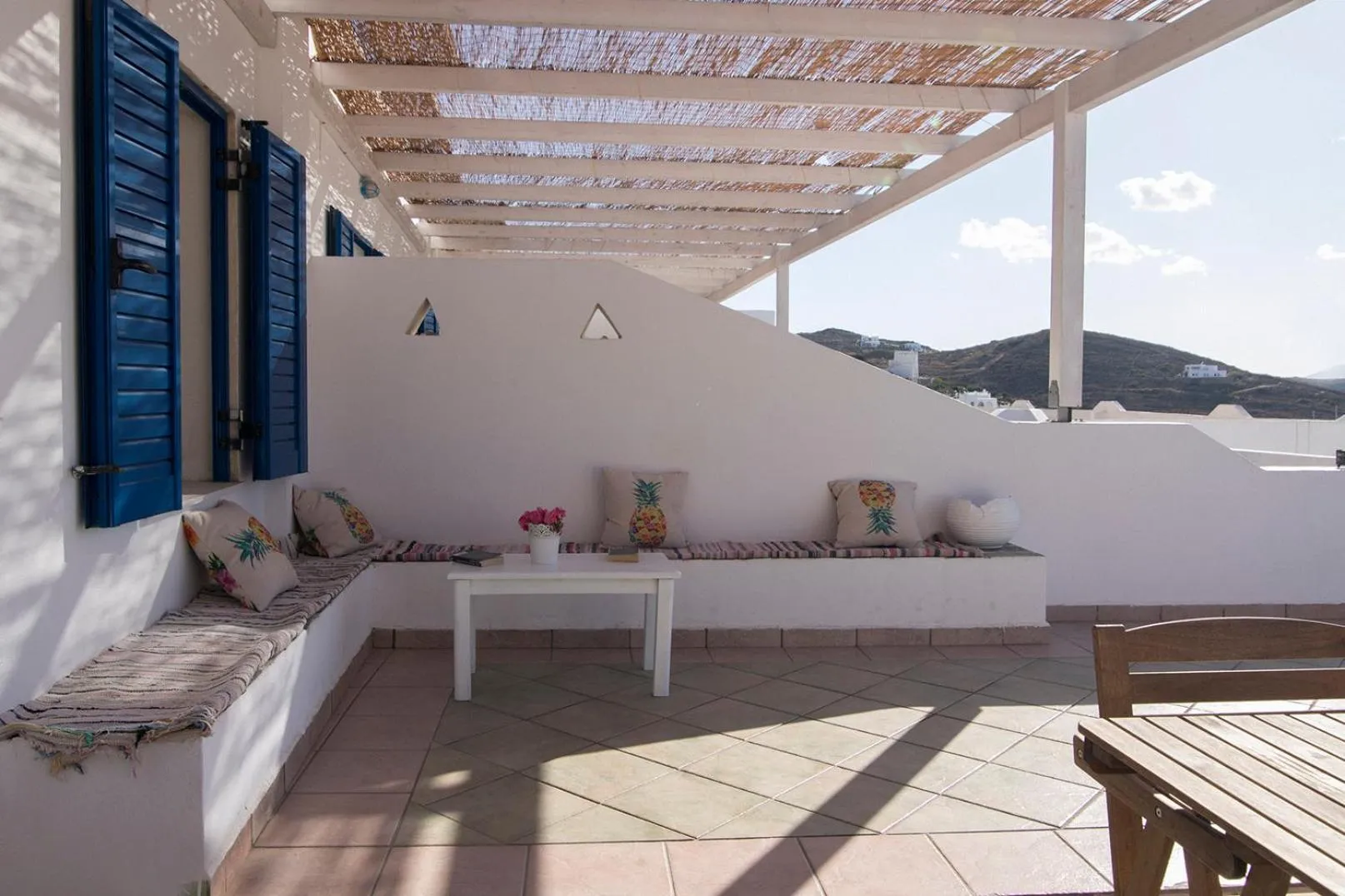 Balcony/Terrace in Armadoros Hotel / Ios Backpackers