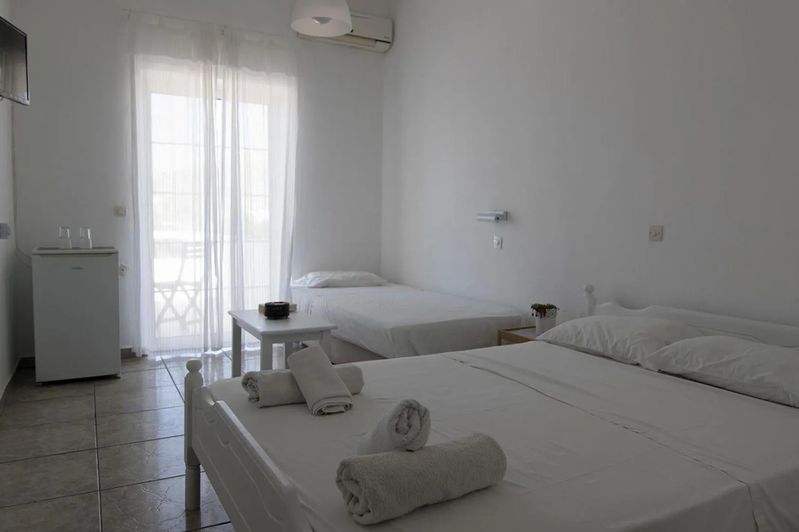 Photo of the whole room, Bed in Armadoros Hotel / Ios Backpackers