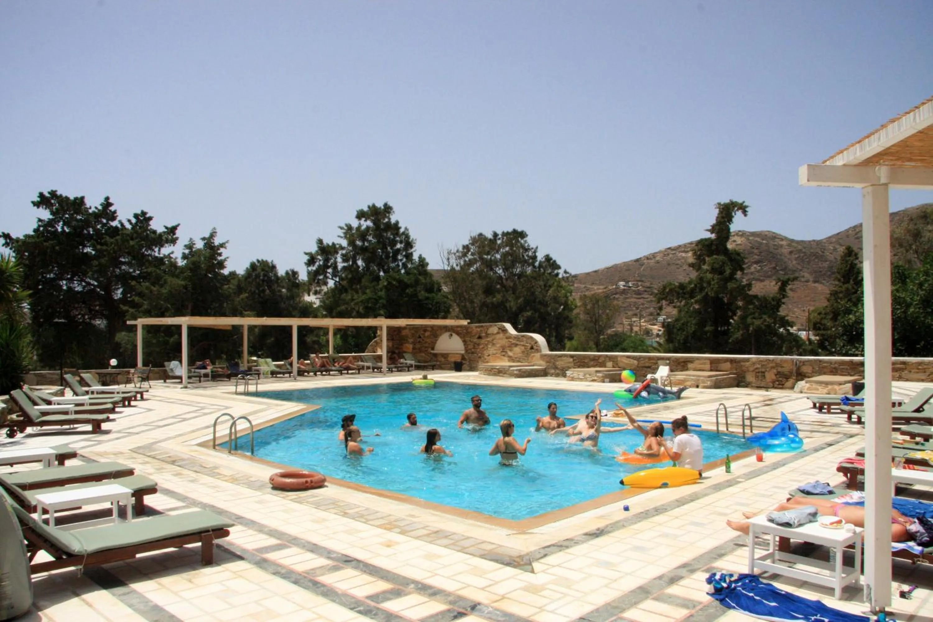 Swimming pool in Armadoros Hotel / Ios Backpackers