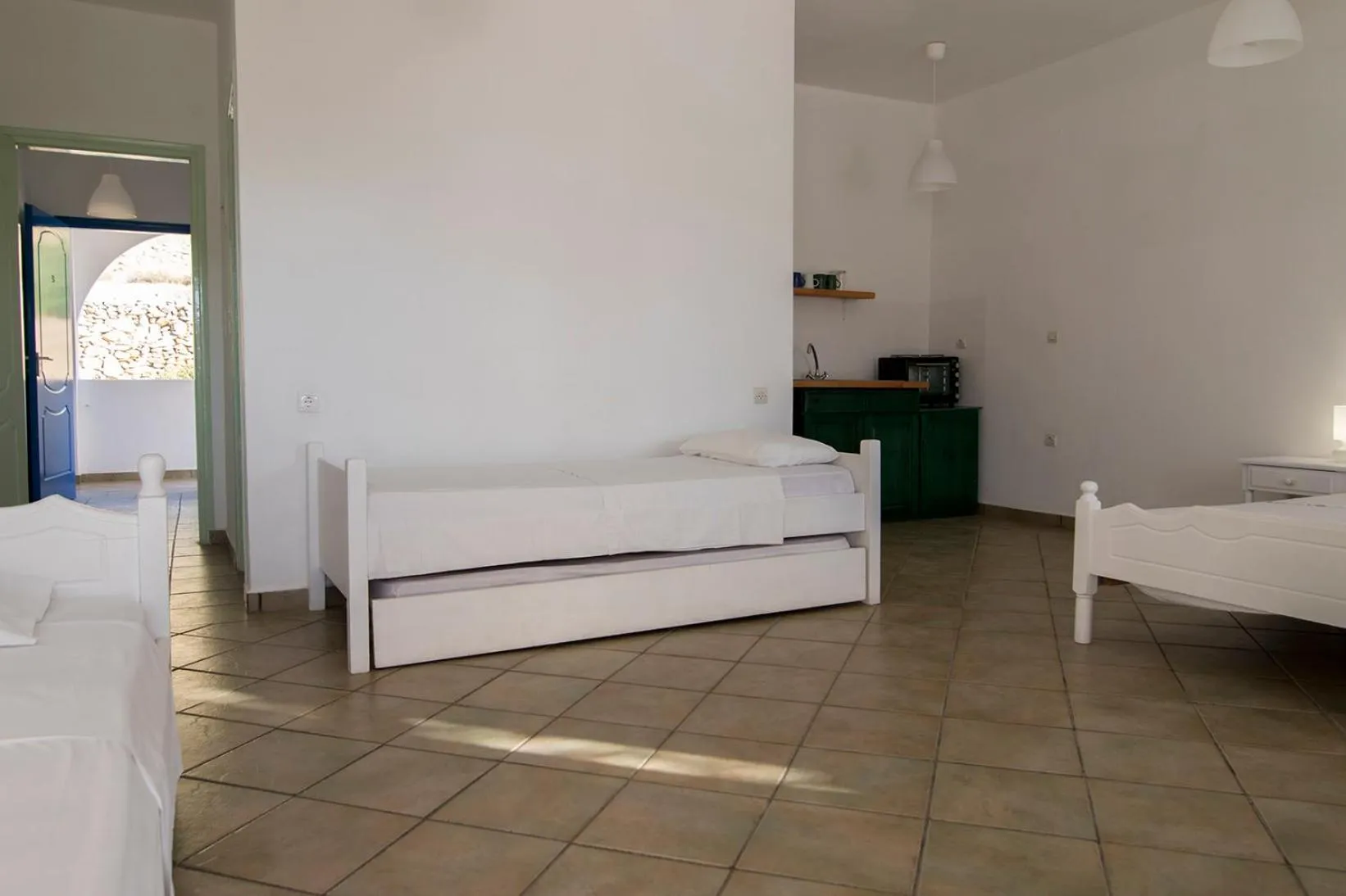 Kitchen or kitchenette, Bed in Armadoros Hotel / Ios Backpackers