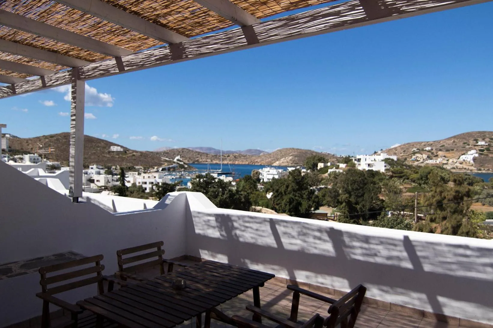 Shower in Armadoros Hotel / Ios Backpackers