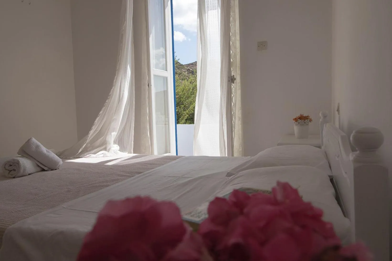 Decorative detail, Bed in Armadoros Hotel / Ios Backpackers