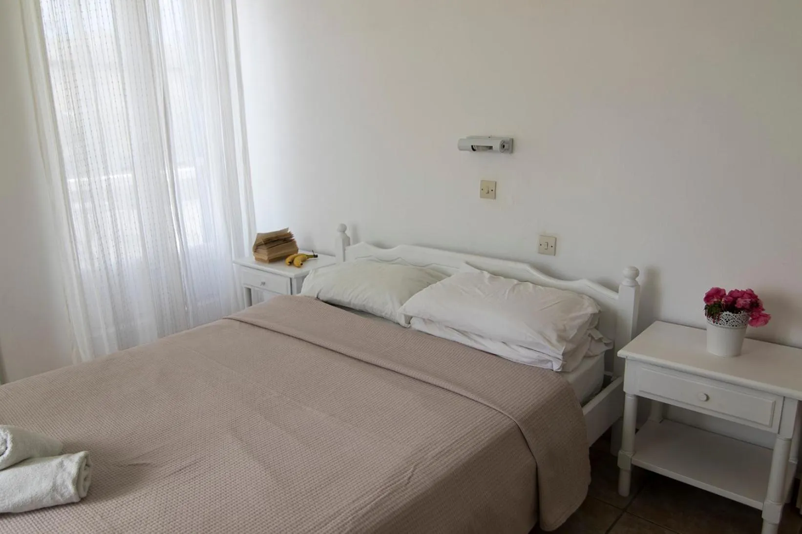 Photo of the whole room, Bed in Armadoros Hotel / Ios Backpackers