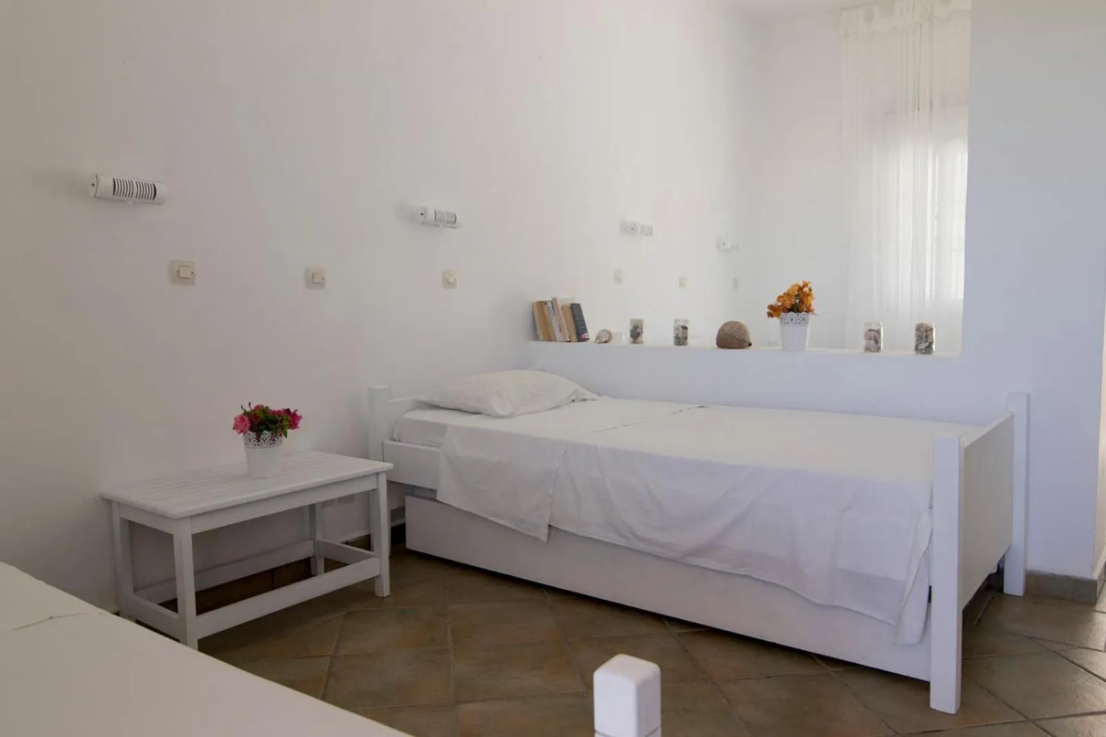 Bedroom, Bed in Armadoros Hotel / Ios Backpackers