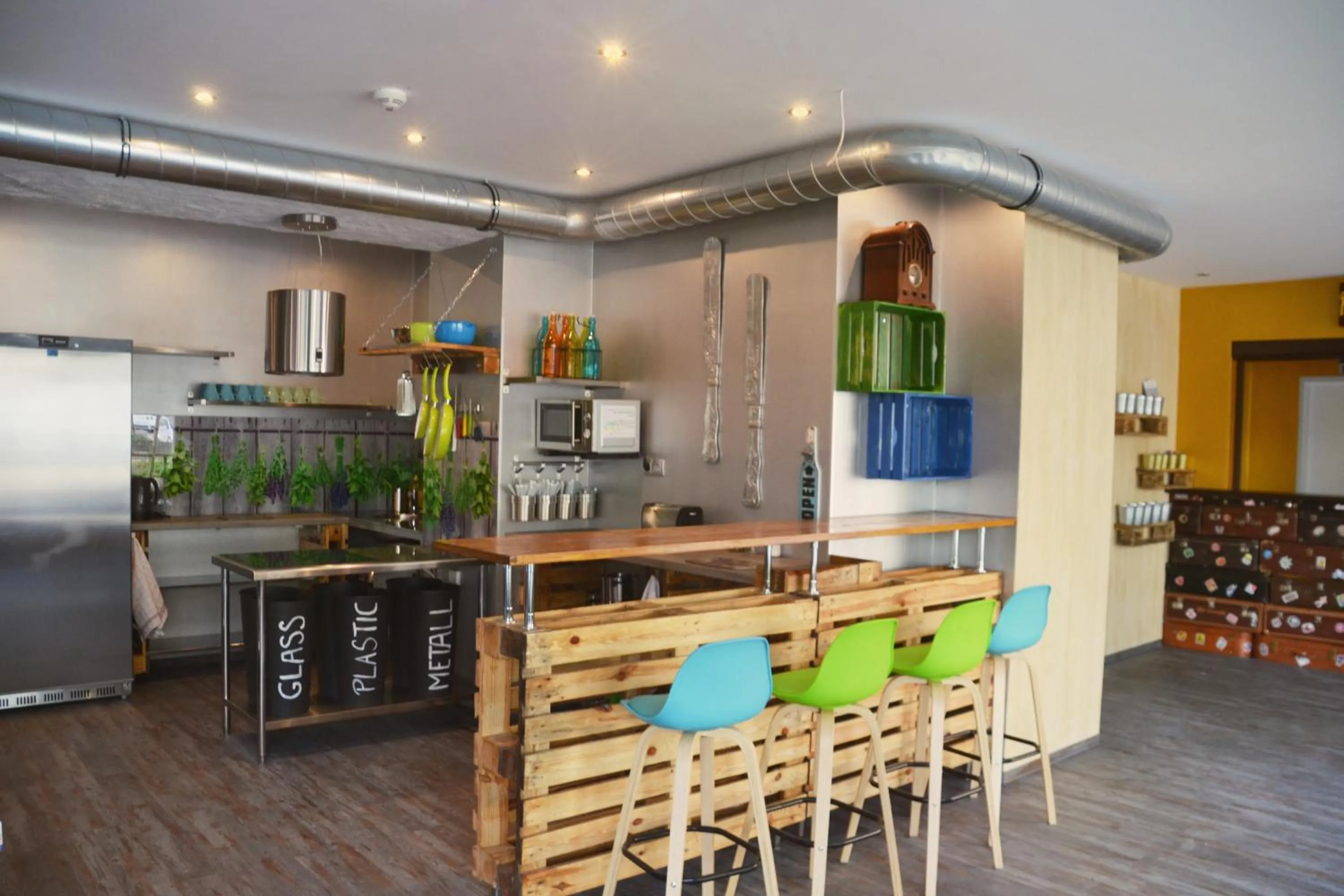 Lounge or bar in Do Step Inn Central - Self-Service-Hostel