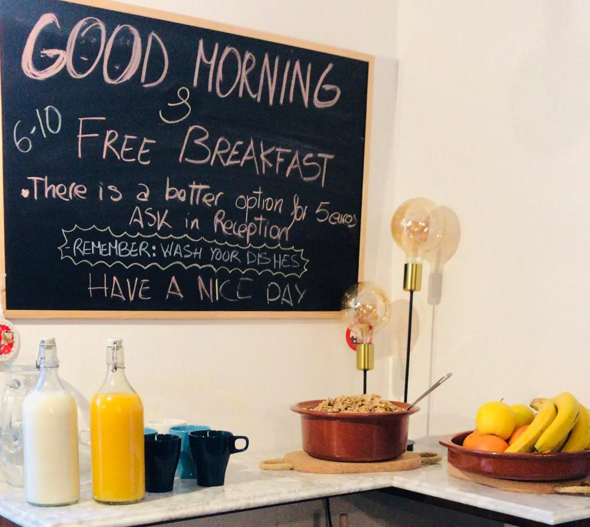 Buffet breakfast in Mucha Masia Hostel Rural Urba