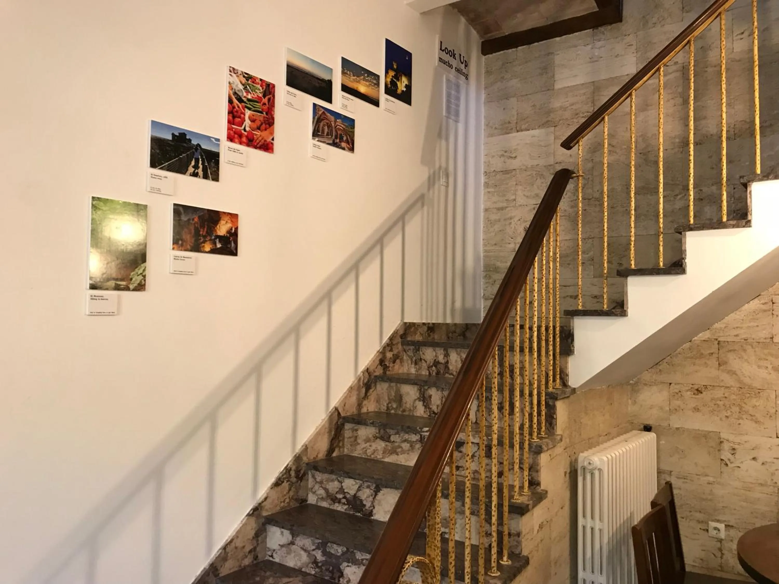 Communal lounge/ TV room in Mucha Masia Hostel Rural Urba