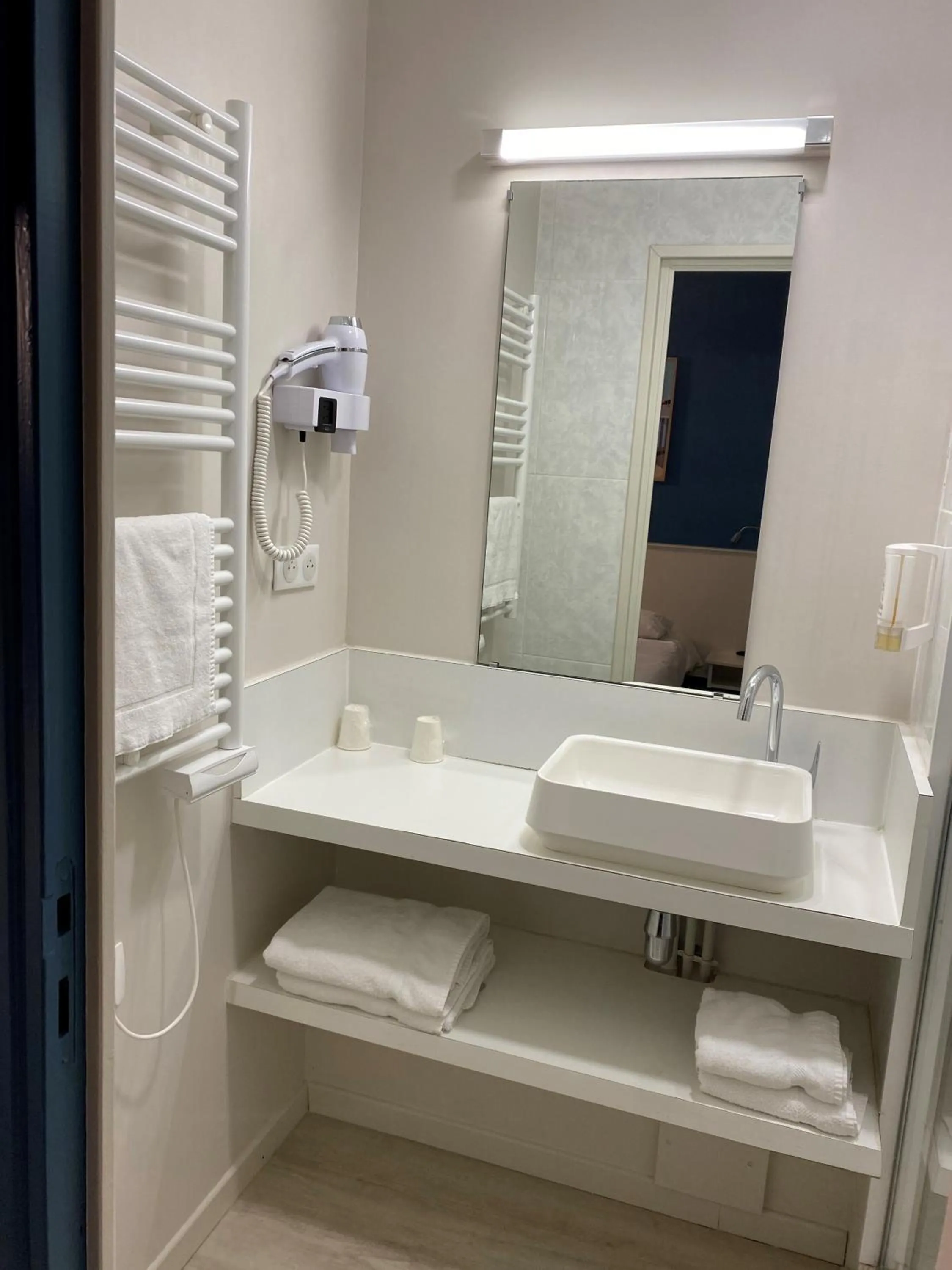 Shower in Hôtel De Wimereux