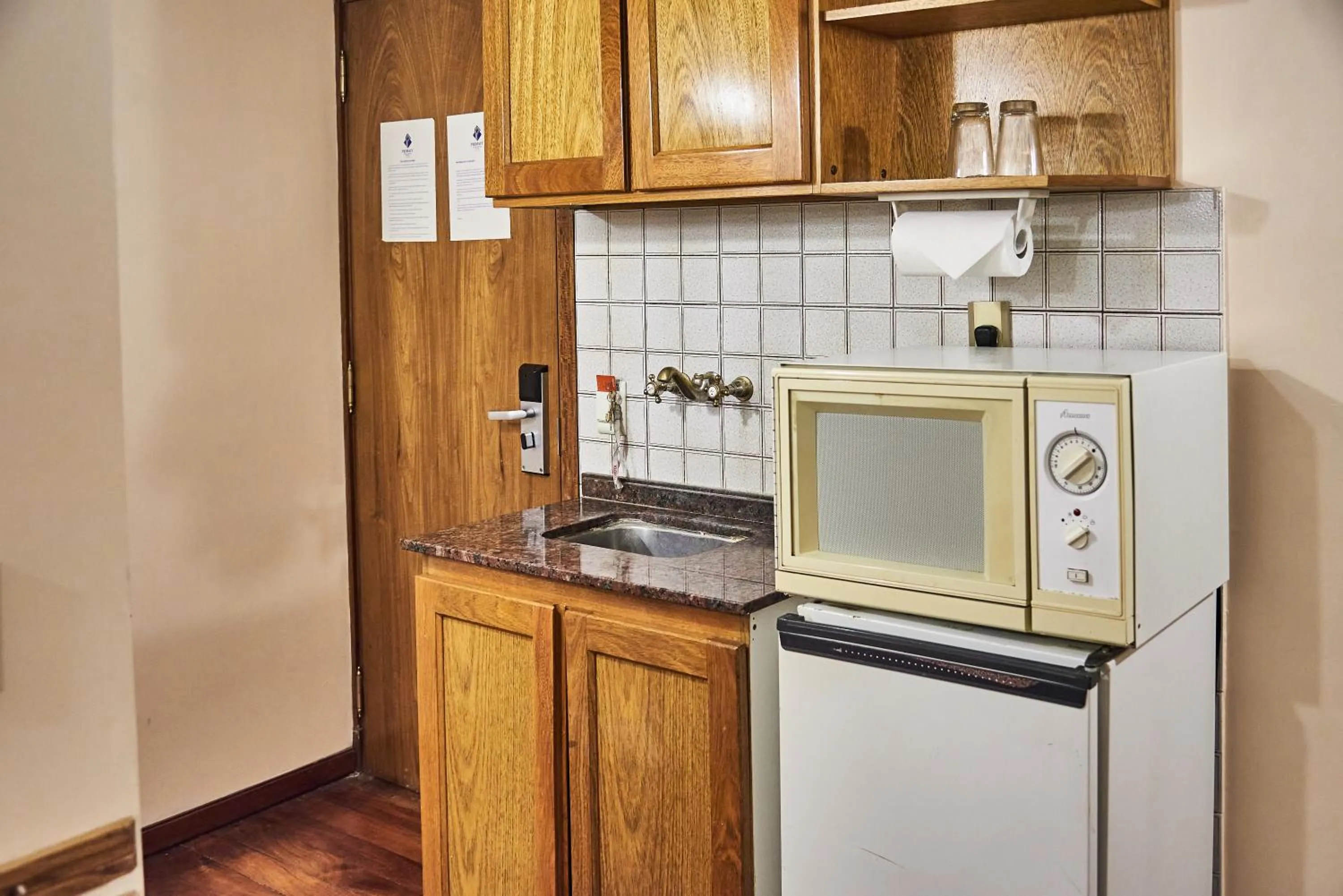 Kitchen or kitchenette in Primacy Apart Hotel