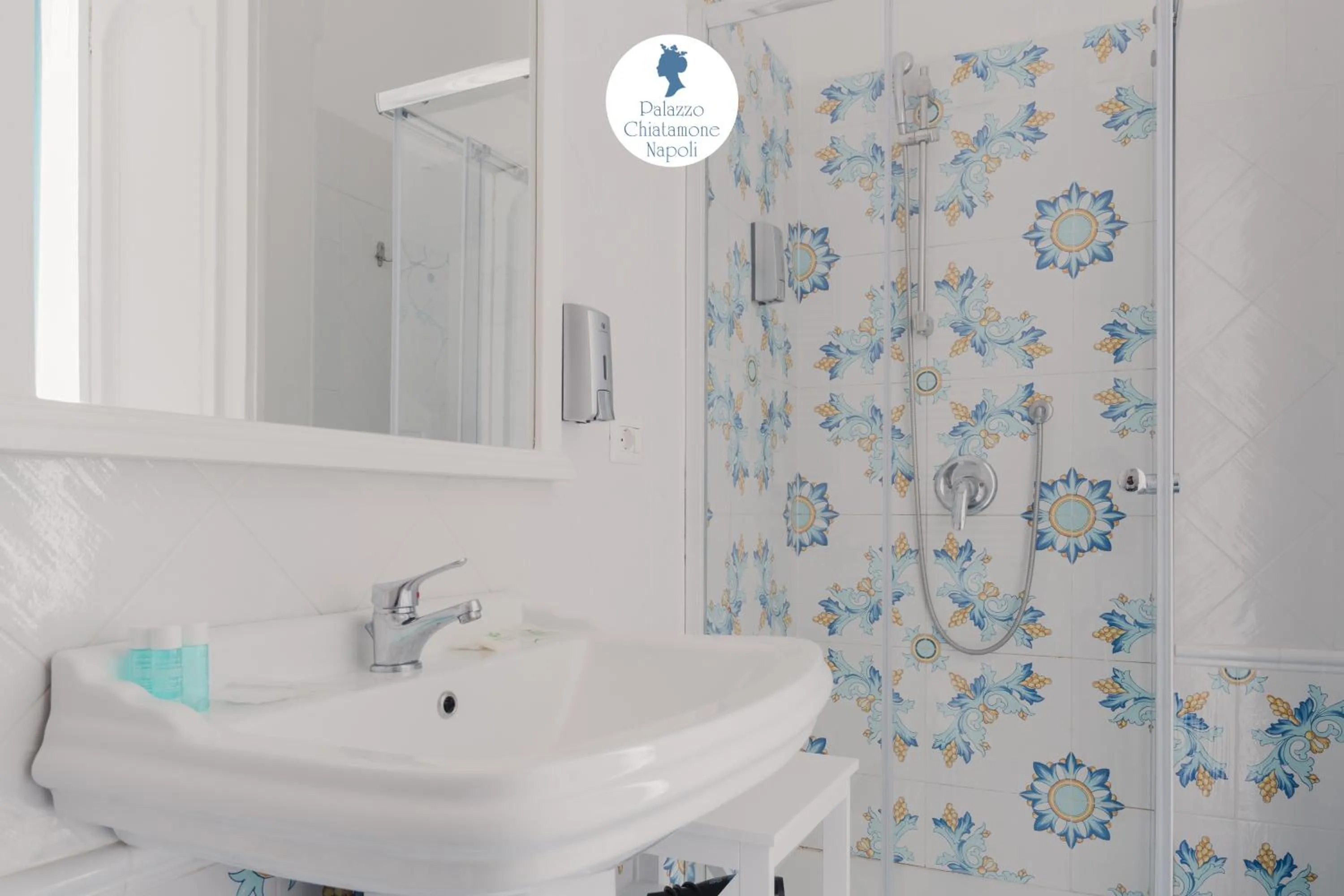 Shower in Palazzo Chiatamone