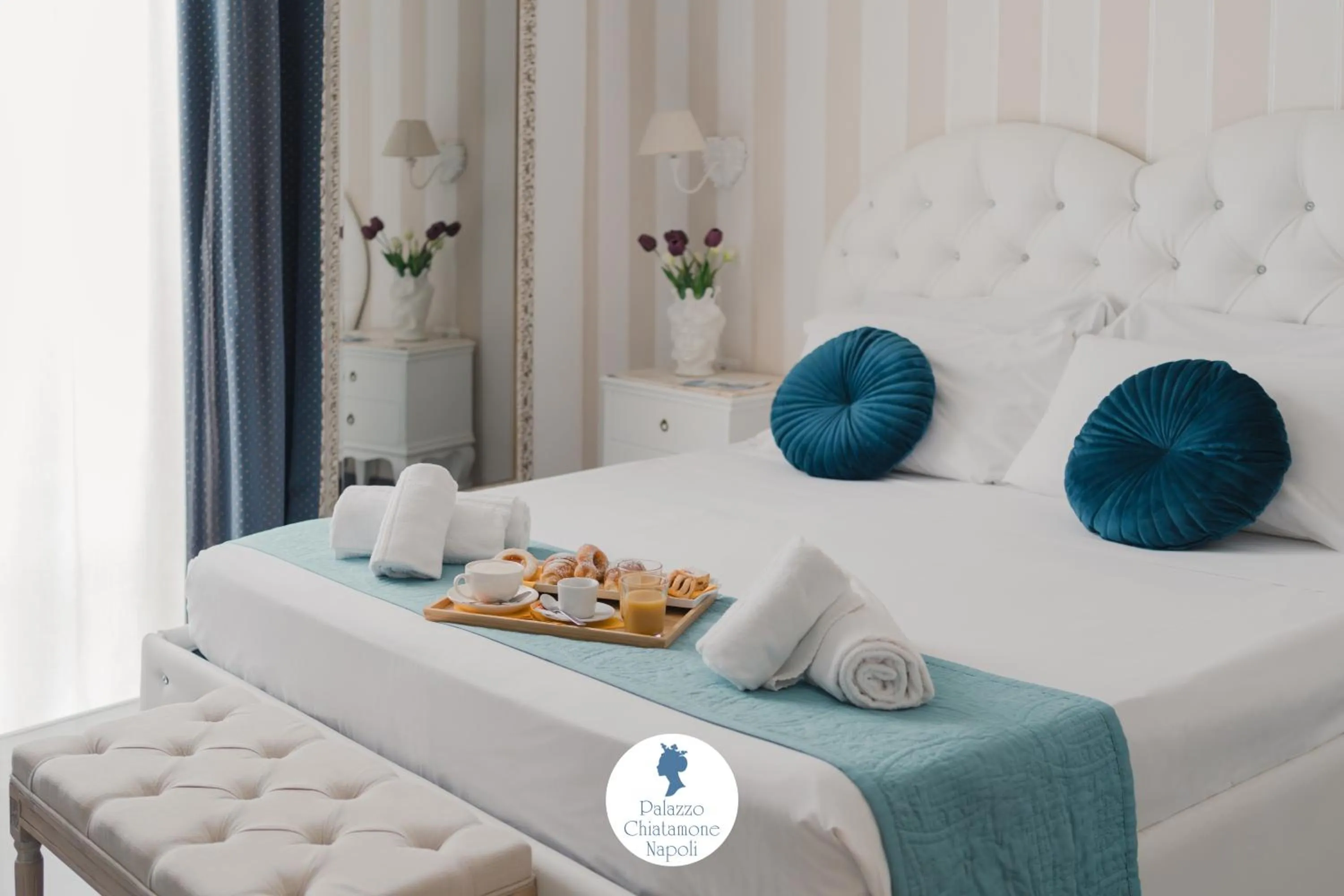 Bed in Palazzo Chiatamone