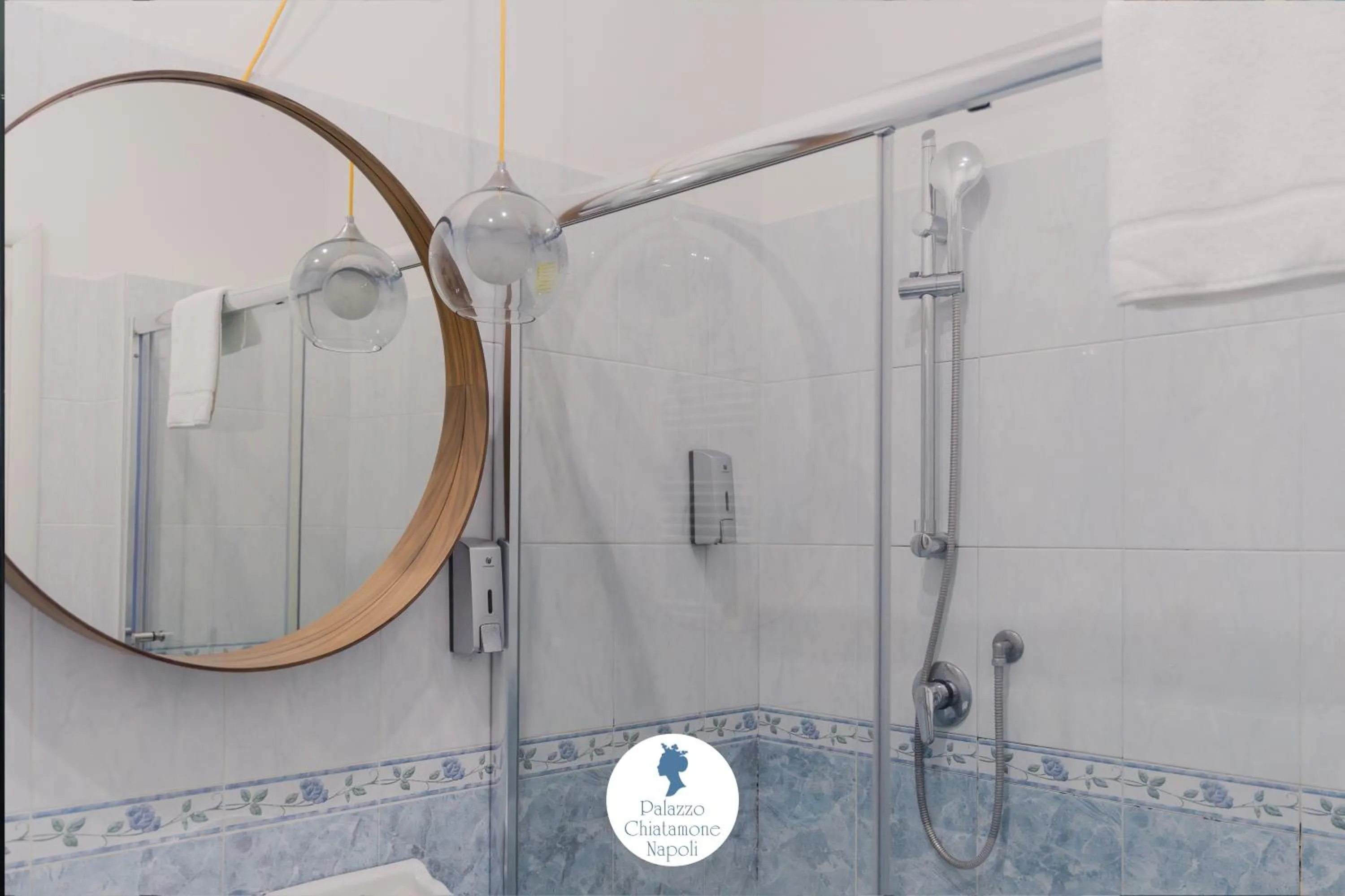 Shower in Palazzo Chiatamone