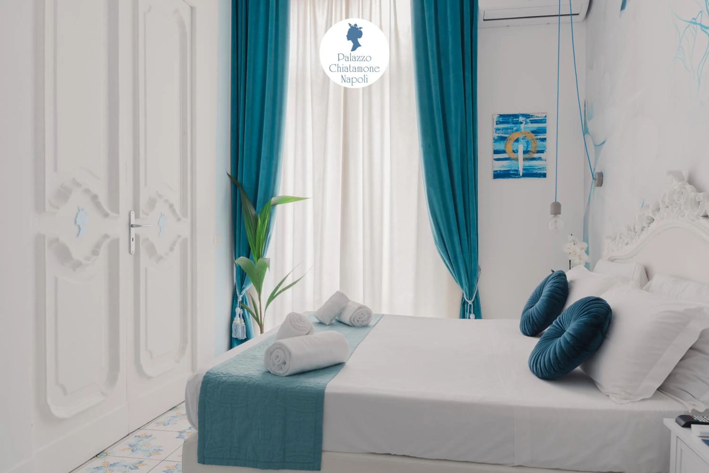 Bed in Palazzo Chiatamone