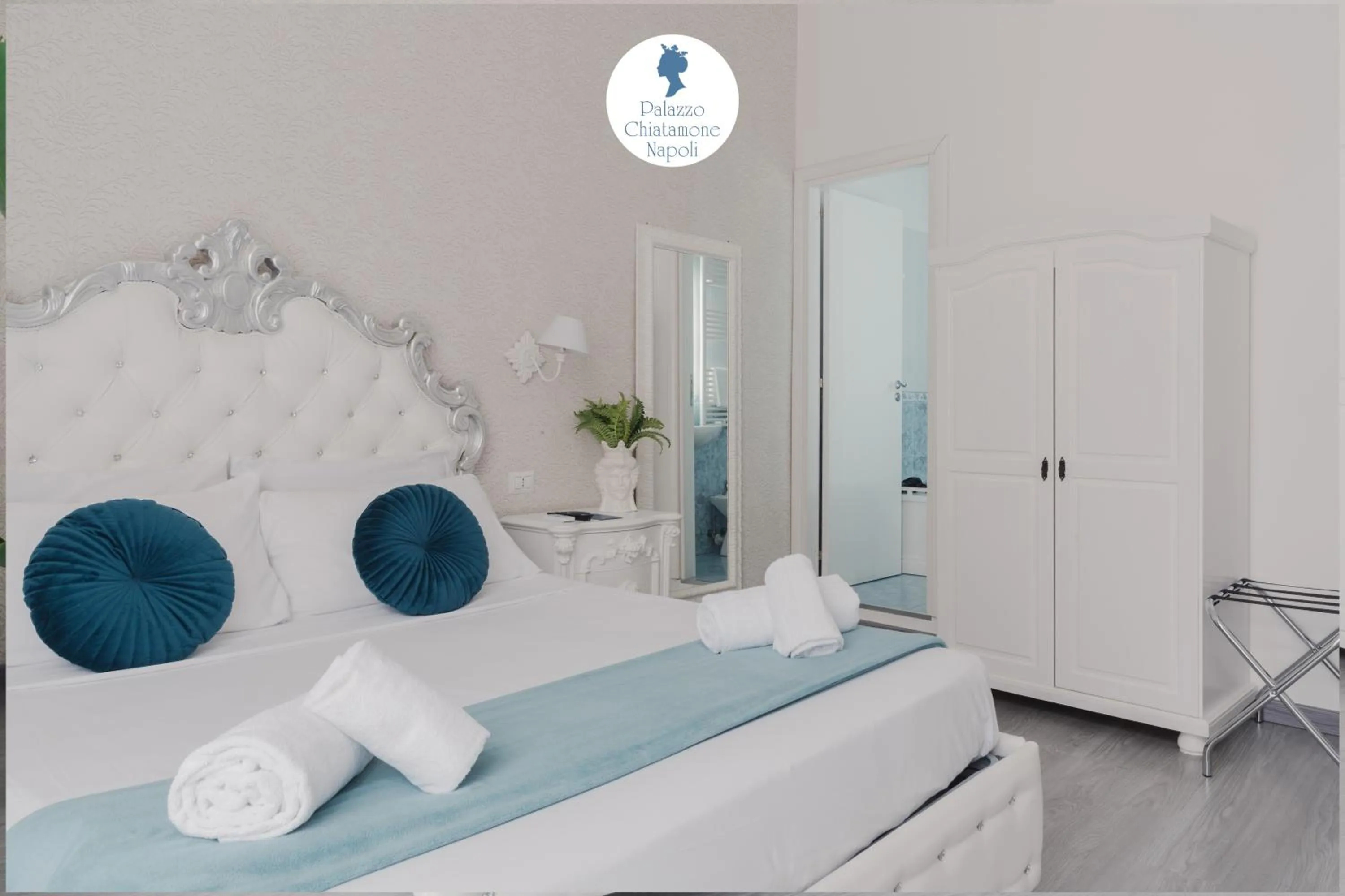 Bed in Palazzo Chiatamone