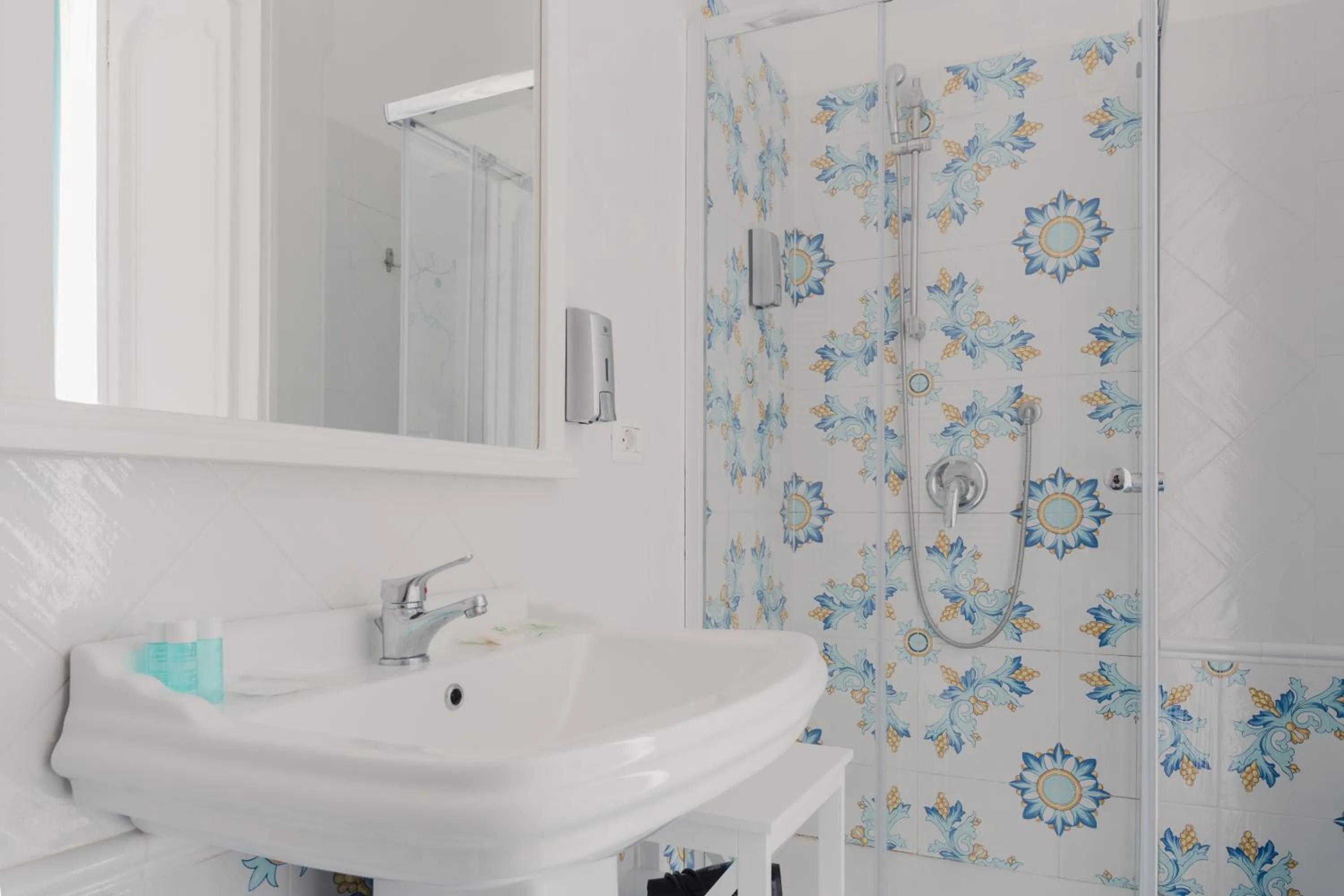 Bathroom in Palazzo Chiatamone