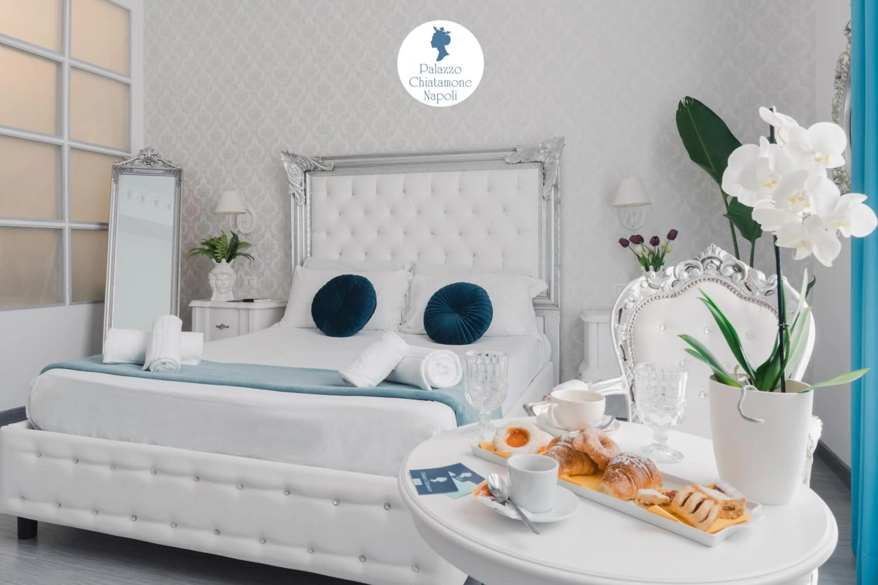 Bed in Palazzo Chiatamone