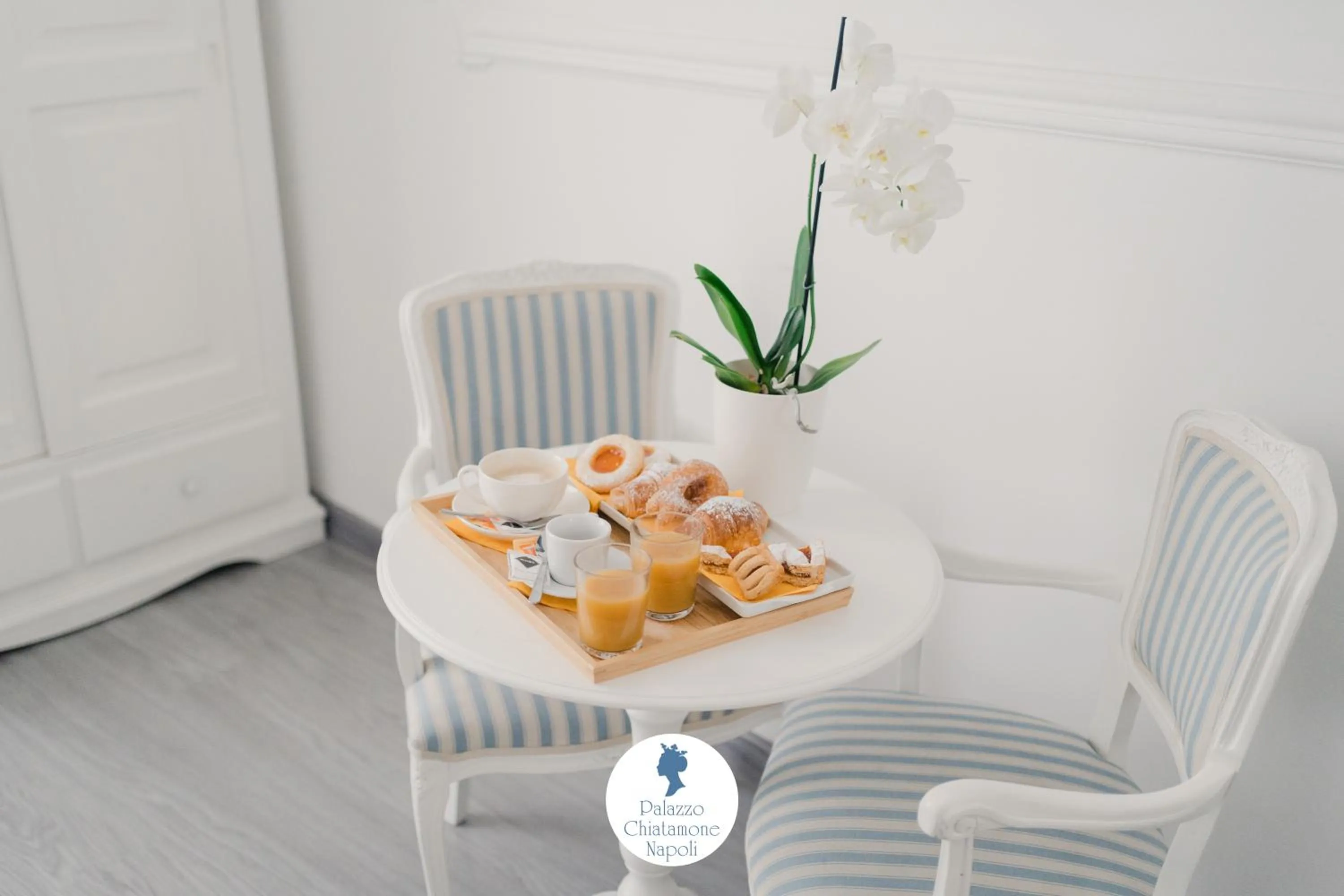 Bedroom in Palazzo Chiatamone