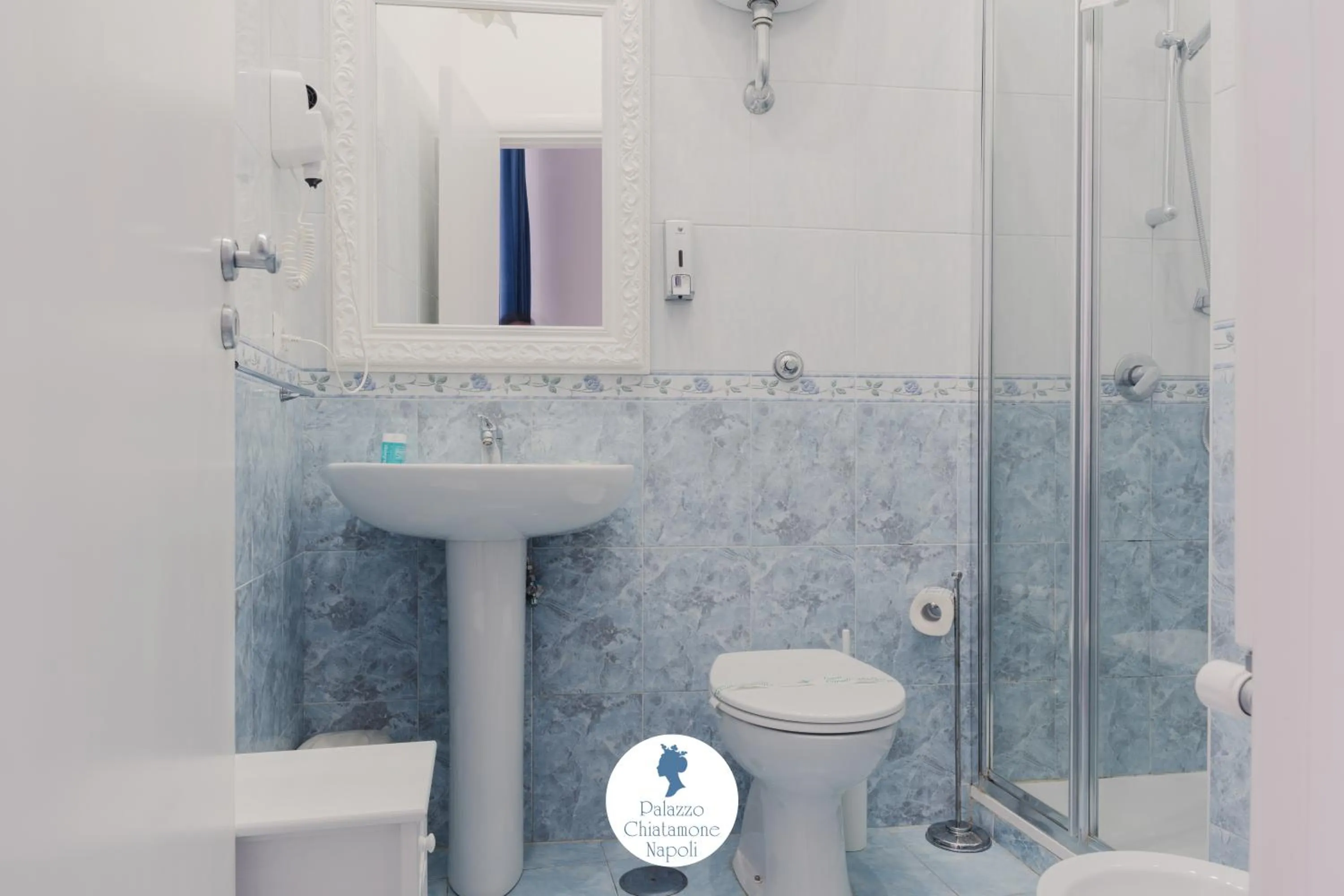 Shower in Palazzo Chiatamone