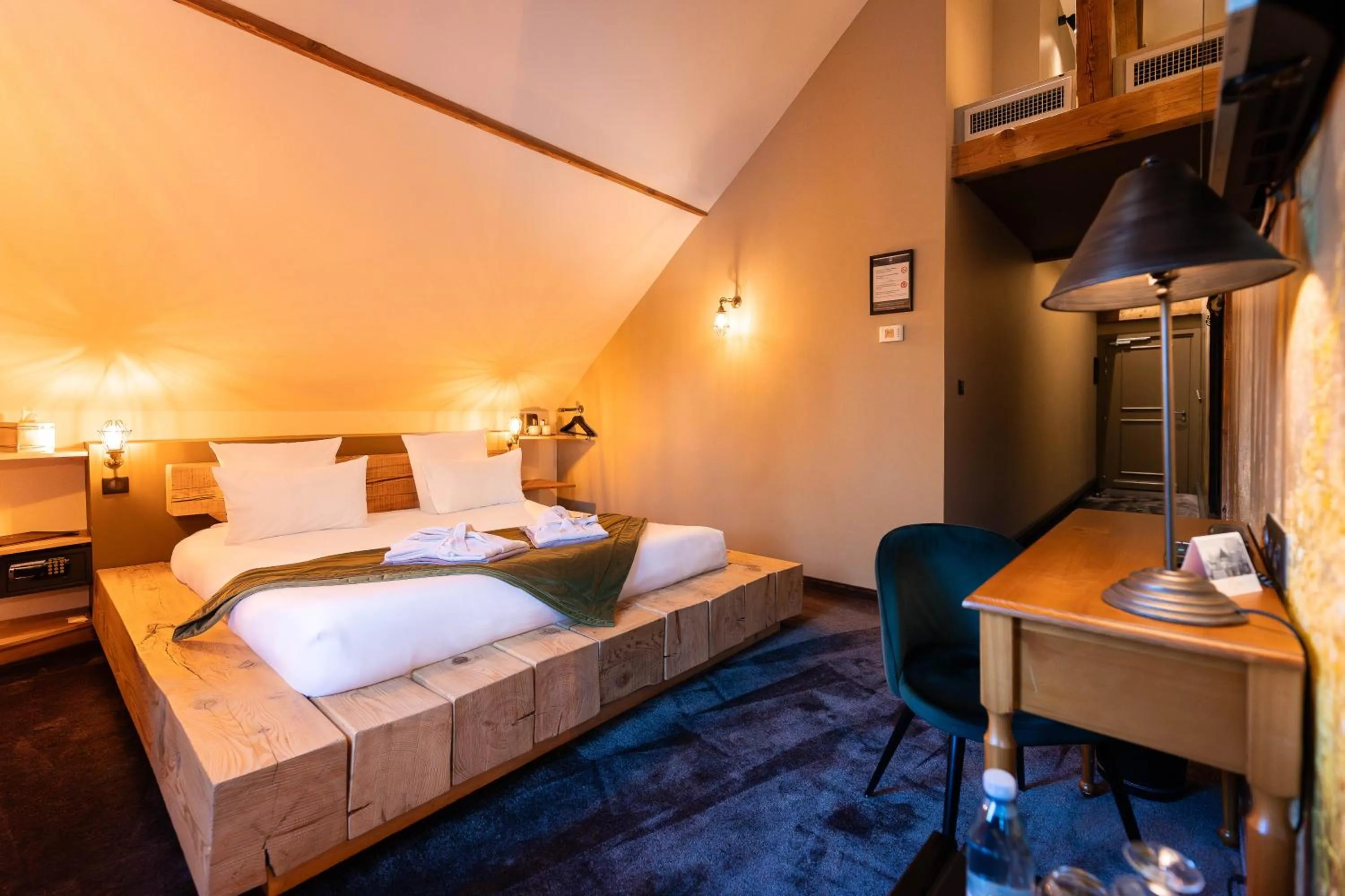 Photo of the whole room, Bed in Hôtel-SPA Le Moulin De La Wantzenau - Strasbourg Nord