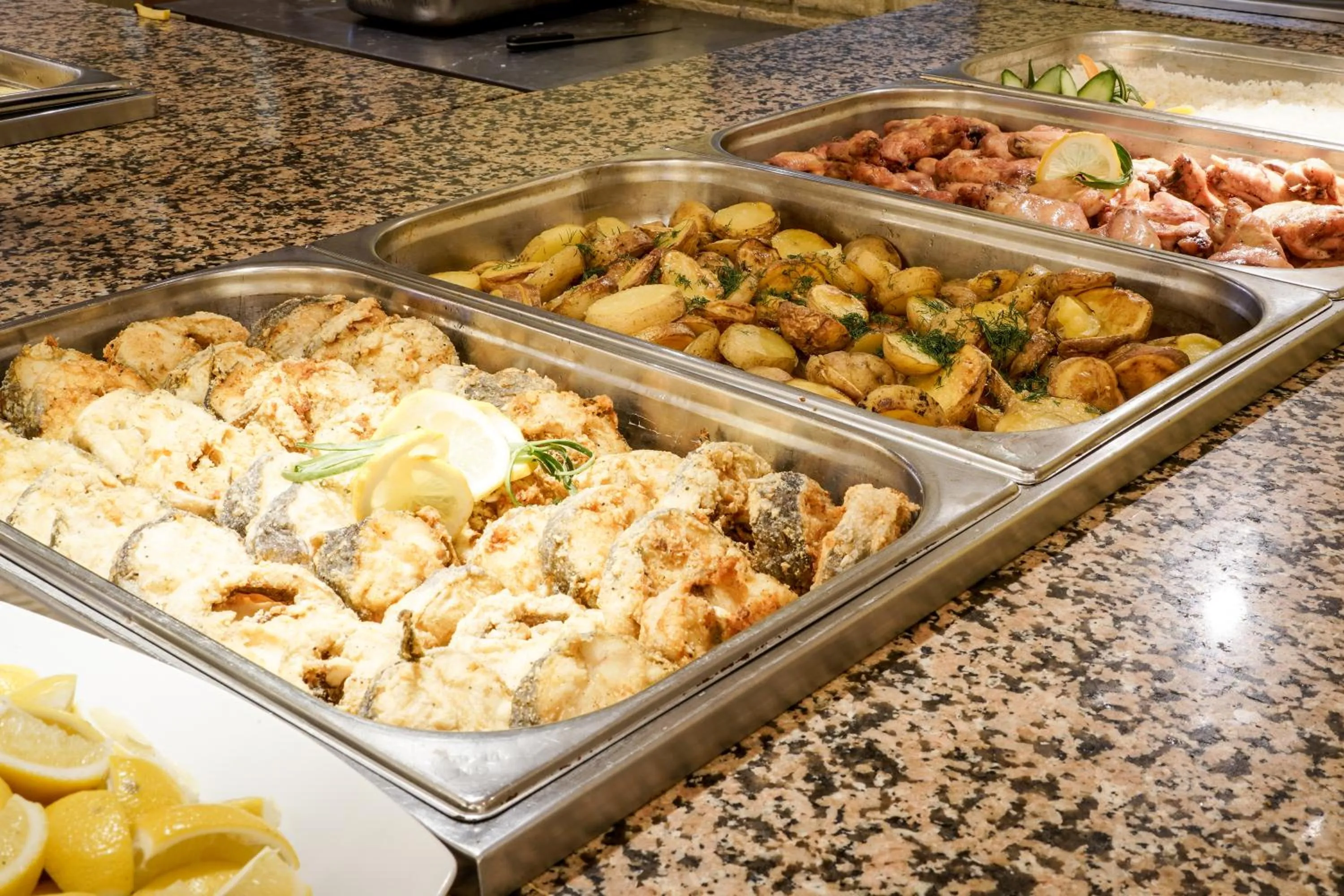 Restaurant/places to eat in Hotel Malibu