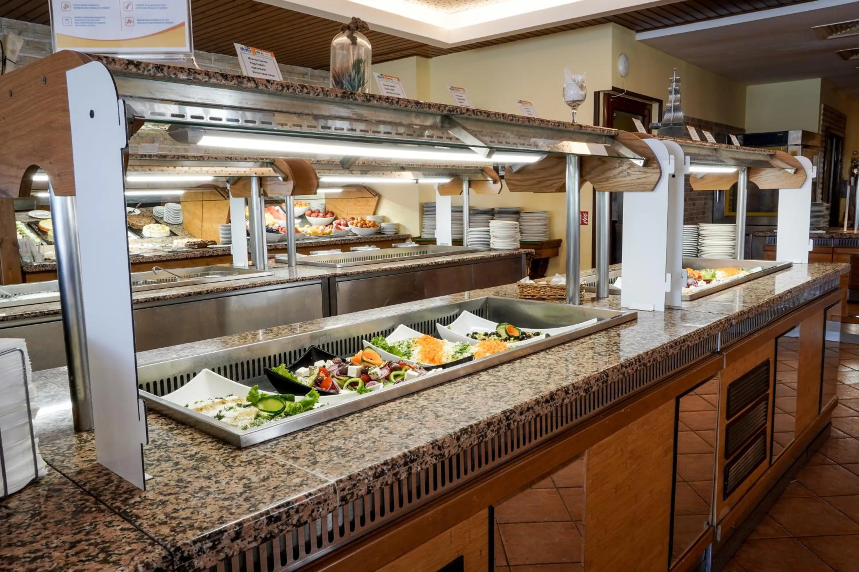 Restaurant/places to eat in Hotel Malibu