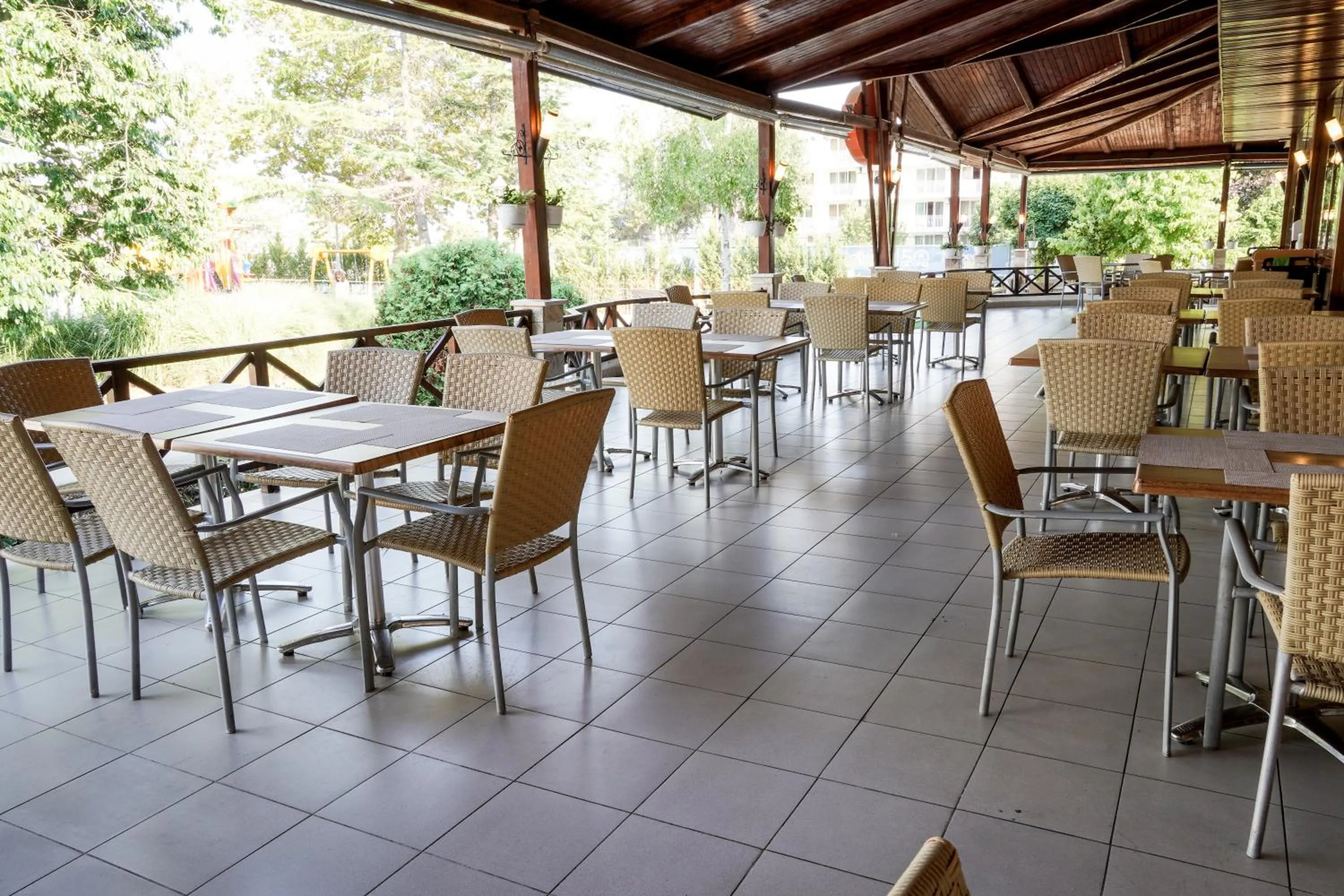 Restaurant/places to eat in Hotel Malibu