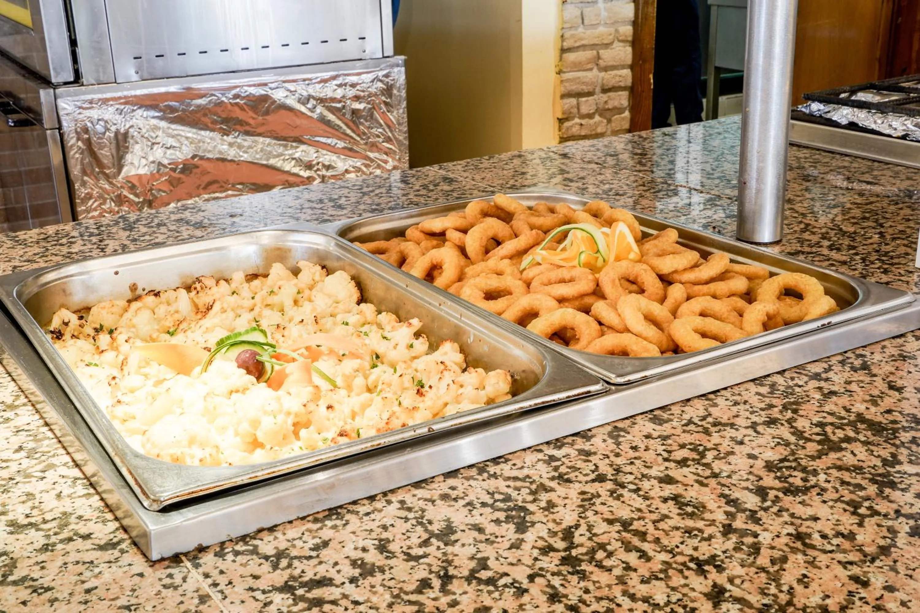 Restaurant/places to eat in Hotel Malibu