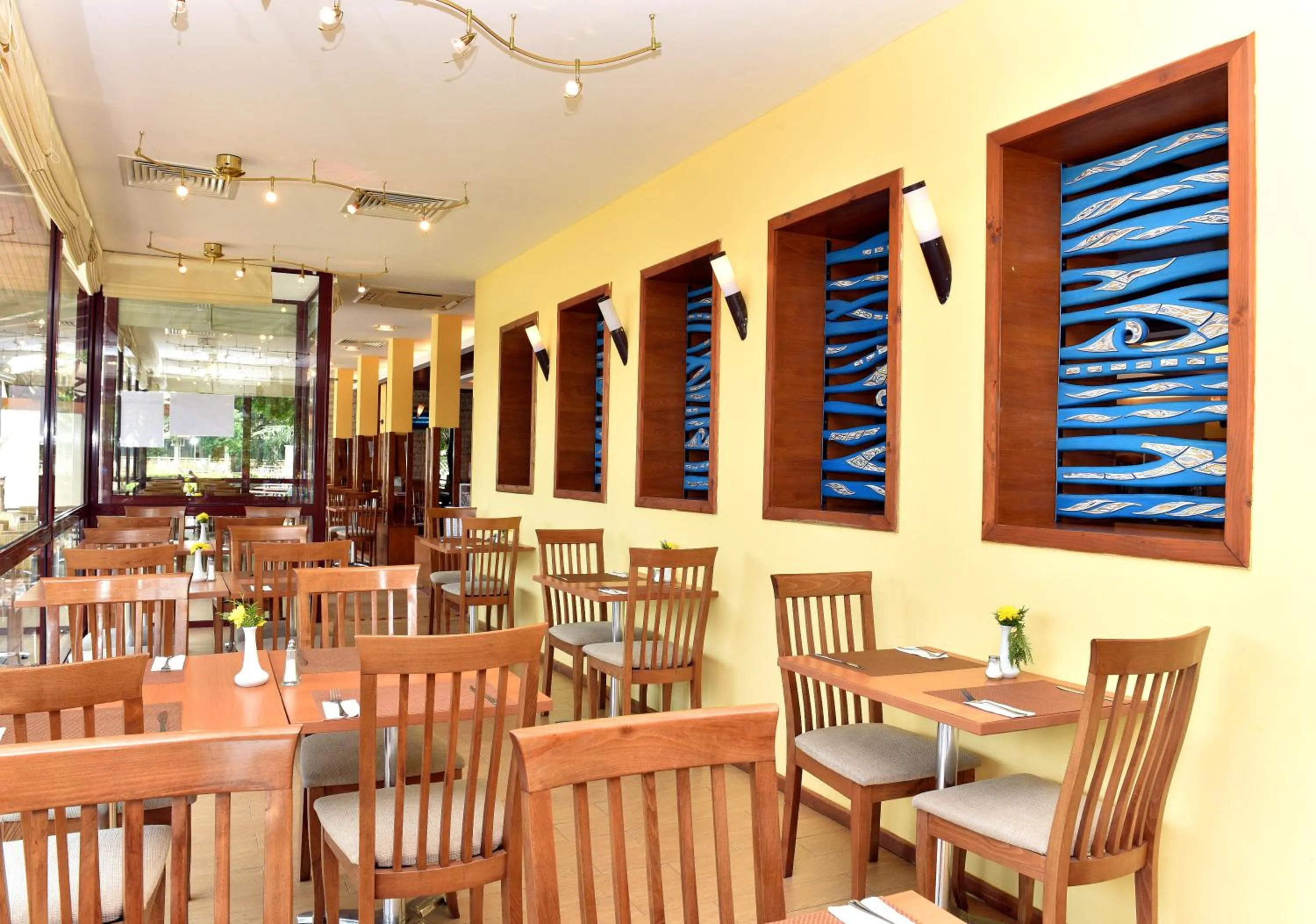 Restaurant/places to eat in Hotel Malibu