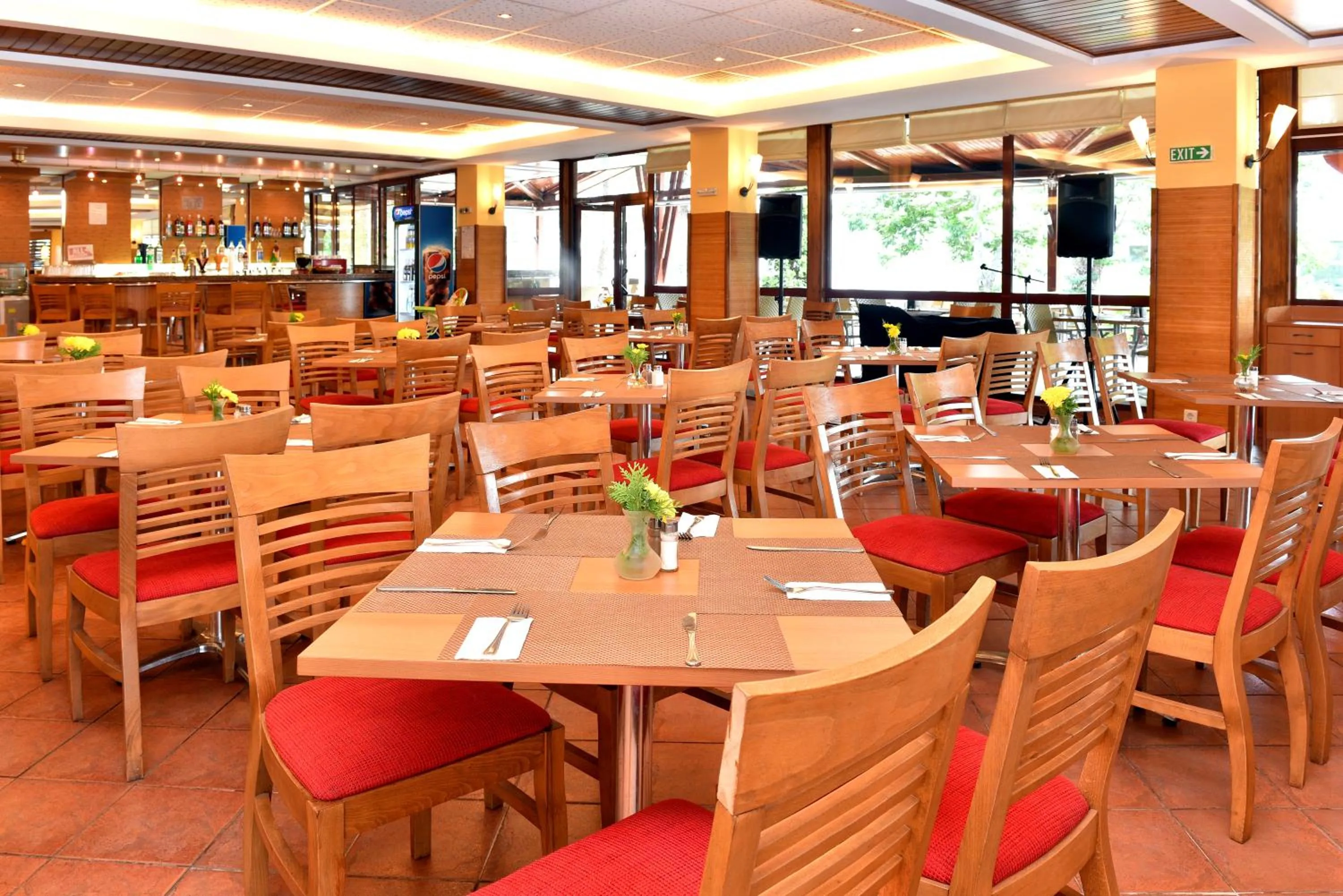 Restaurant/places to eat in Hotel Malibu