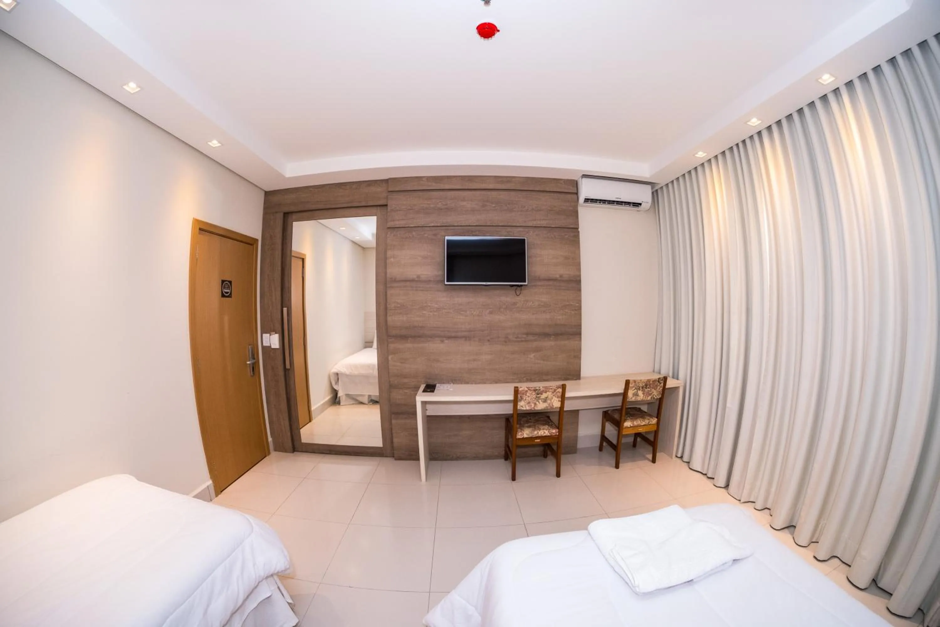 Photo of the whole room, Bed in Hd Park Hotel