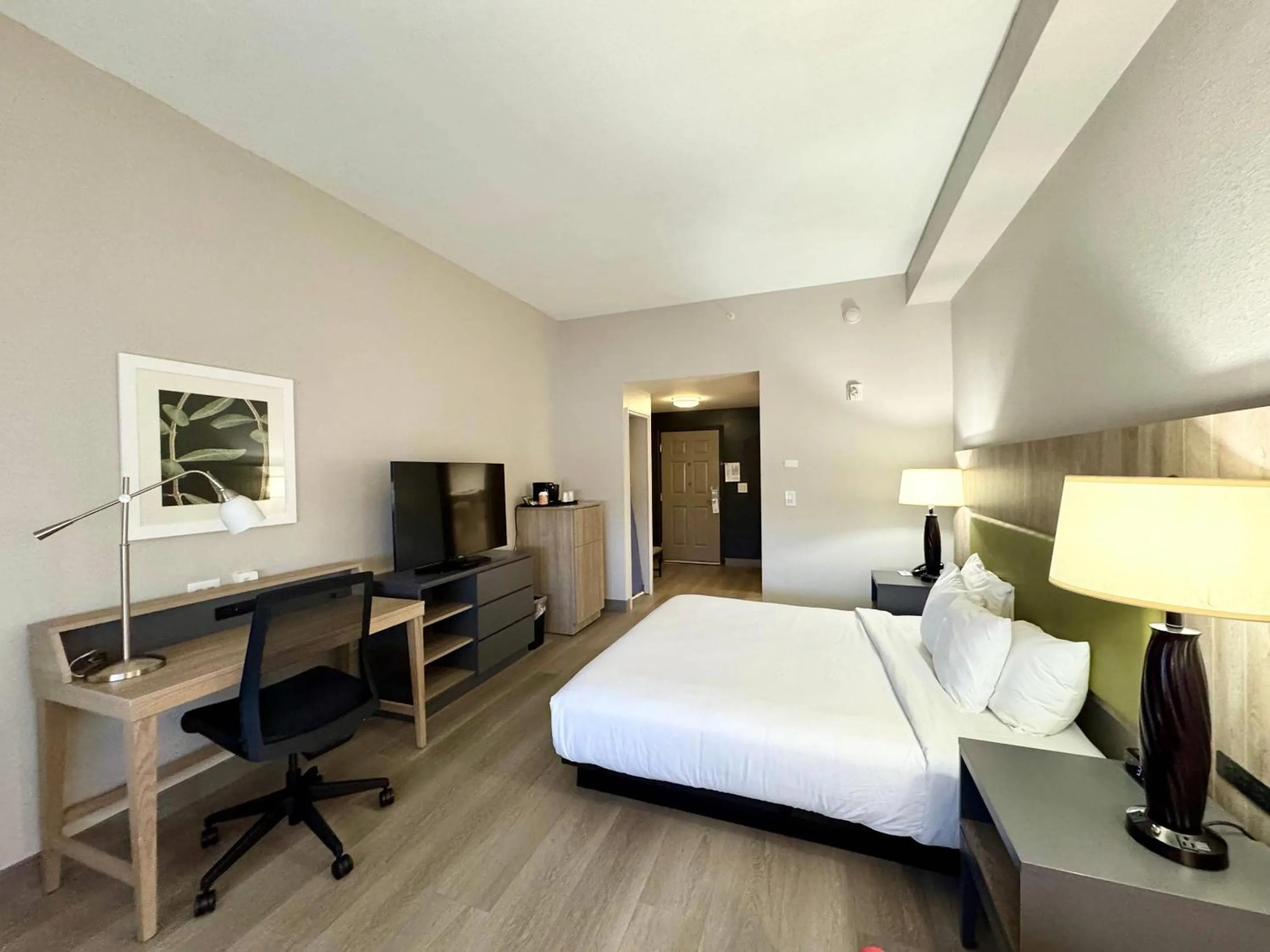 Bedroom, Bed in Country Inn & Suites by Radisson, Port Charlotte, FL