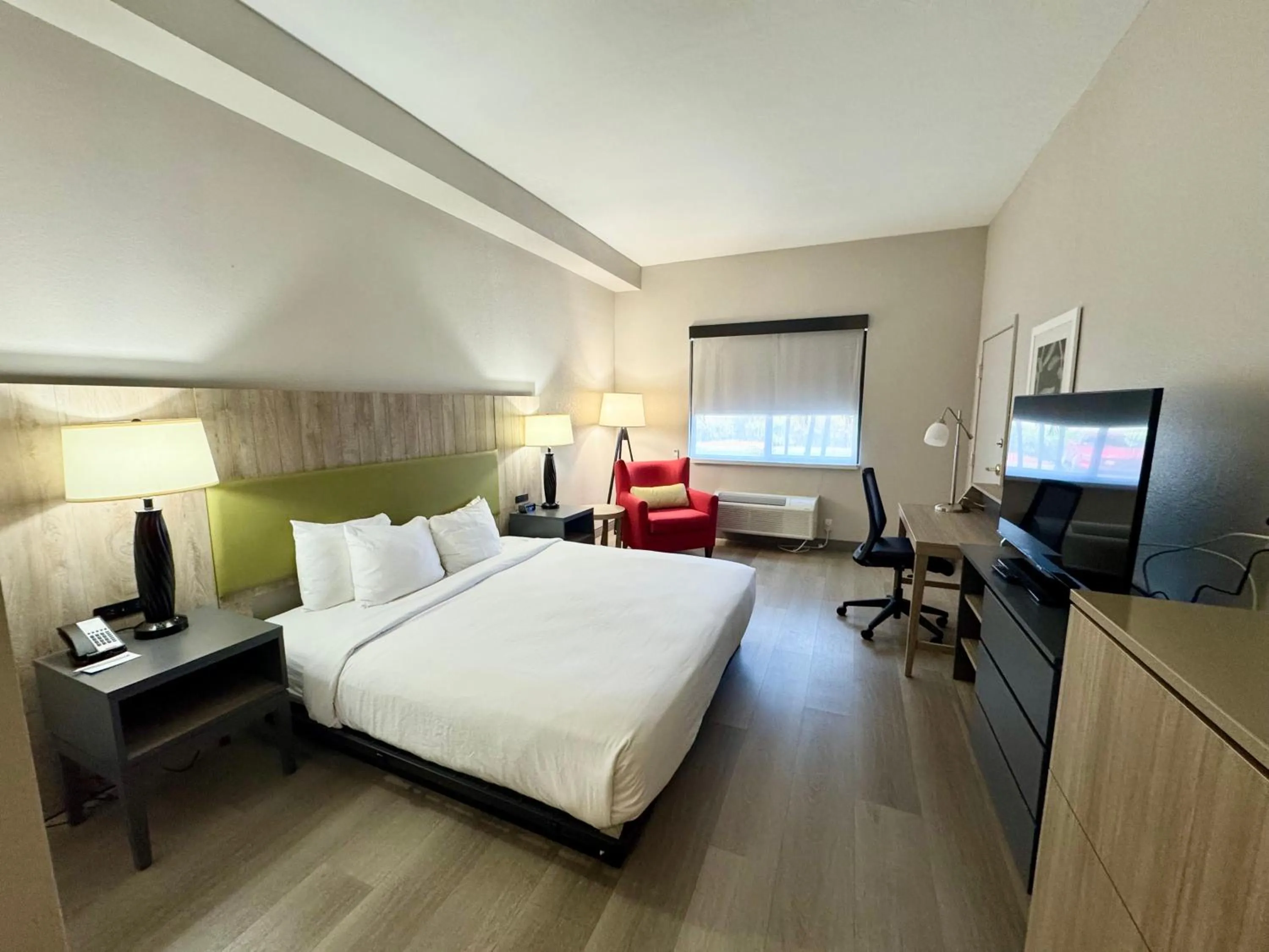 Bed in Country Inn & Suites by Radisson, Port Charlotte, FL