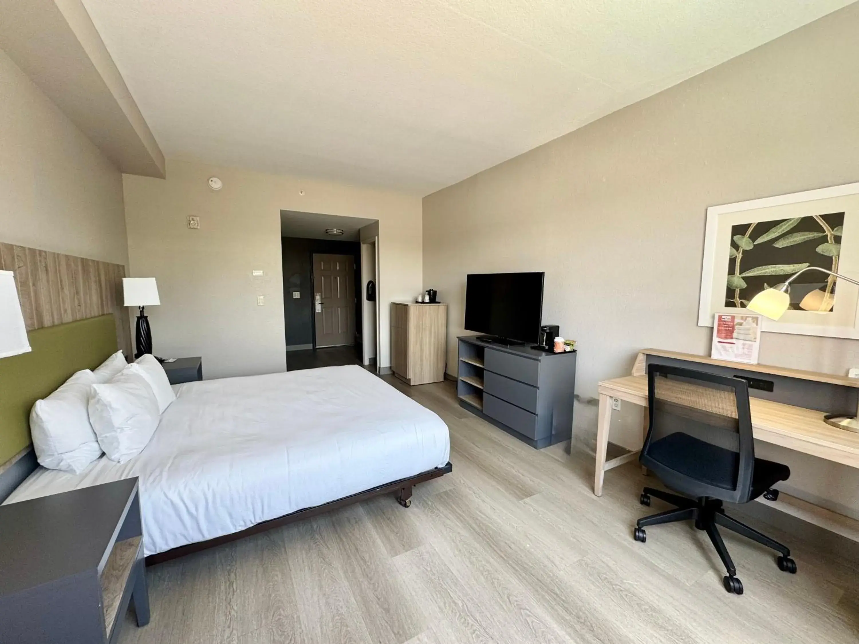 King Room - Disability Access/Non-Smoking in Country Inn & Suites by Radisson, Port Charlotte, FL King Room - Disability Access/Non-Smoking in Country Inn & Suites by Radisson, Port Charlotte, FL