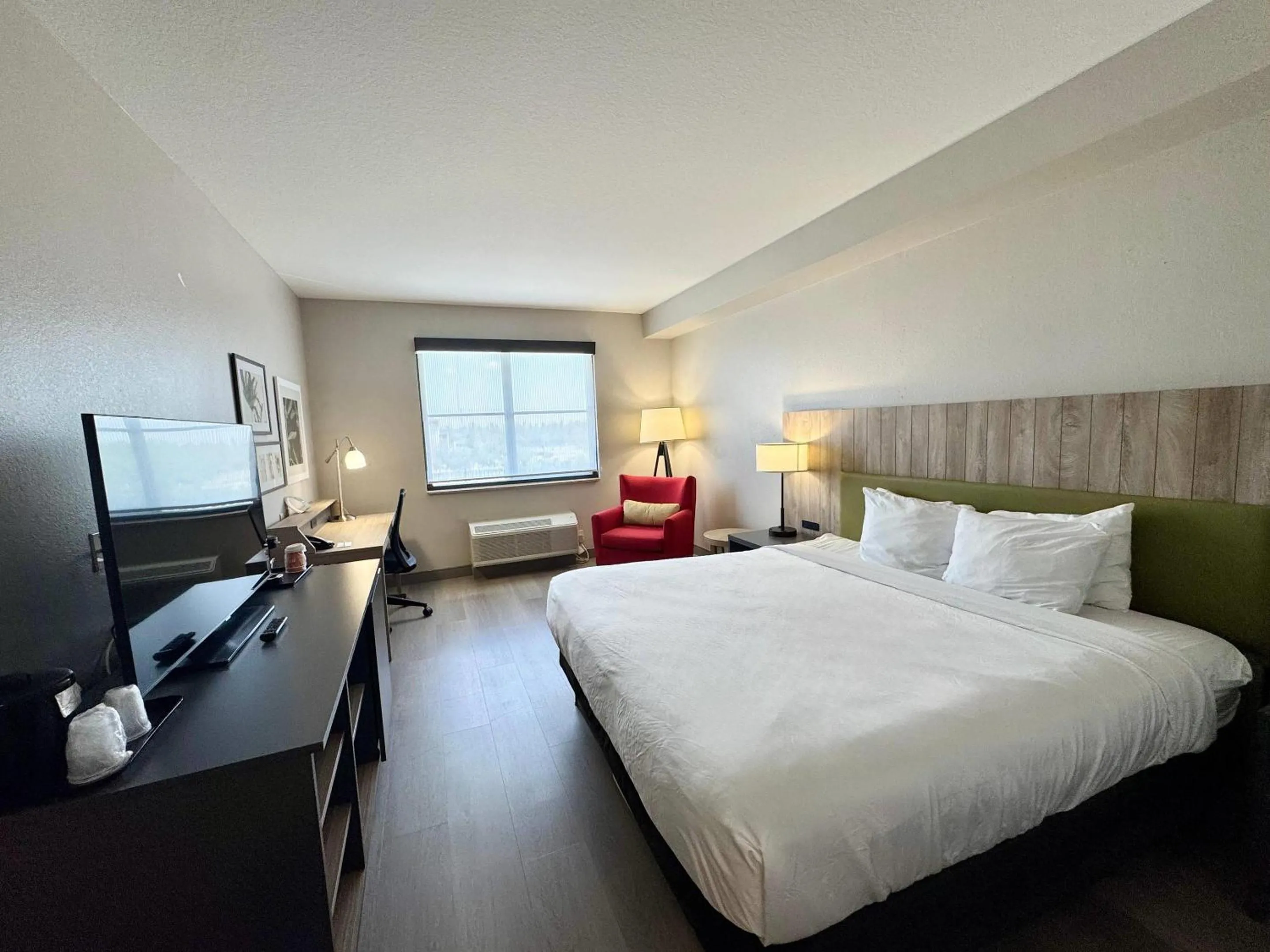 Bedroom, Bed in Country Inn & Suites by Radisson, Port Charlotte, FL