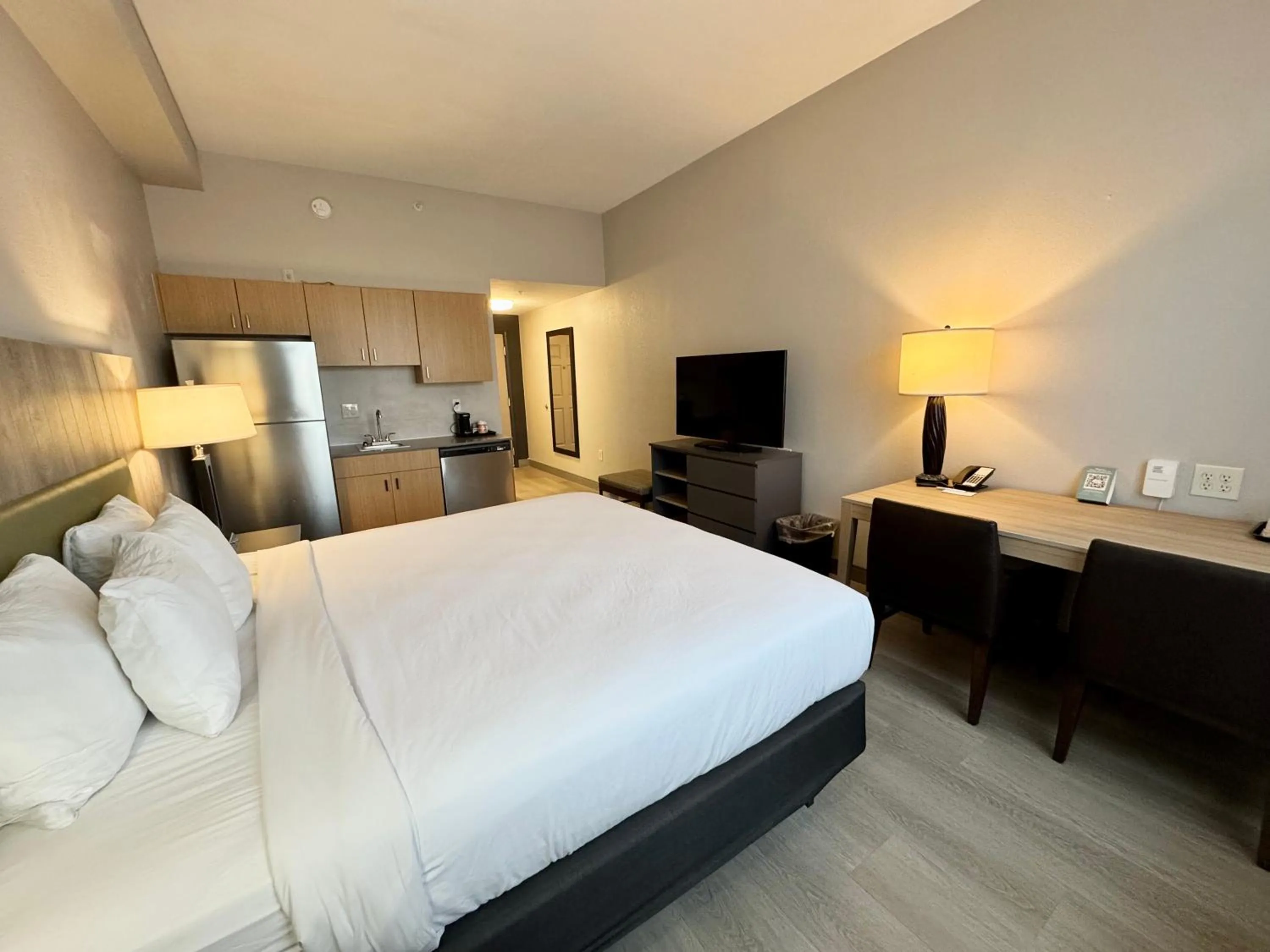 Bed in Country Inn & Suites by Radisson, Port Charlotte, FL