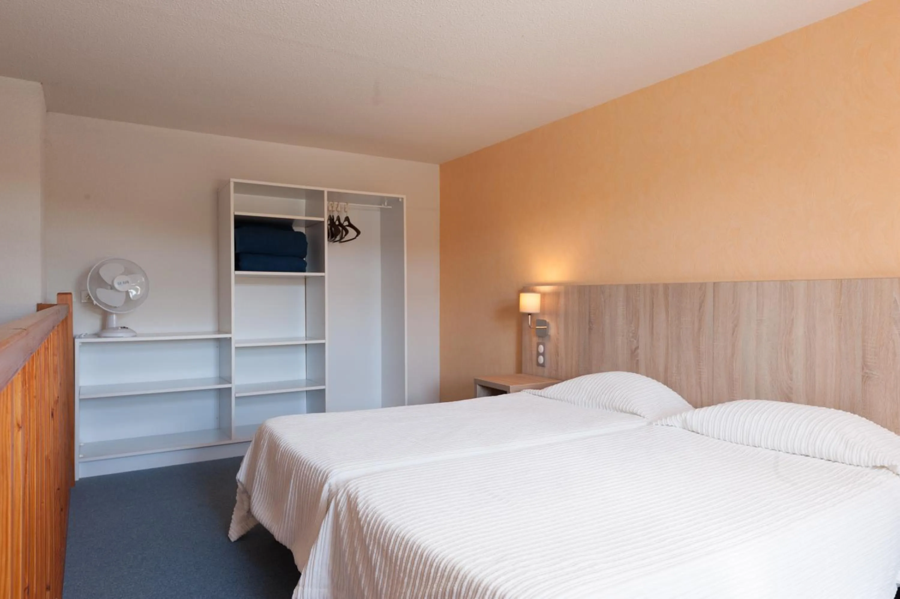 Photo of the whole room, Bed in Brit Hôtel De L'océan