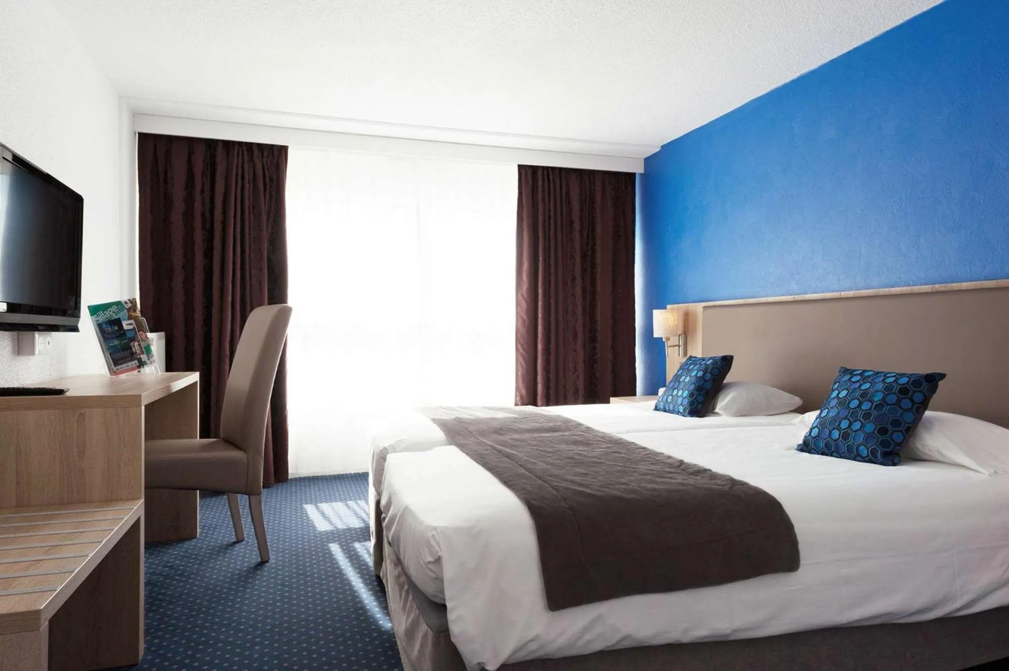 Bedroom, Bed in Brit Hôtel De L'océan