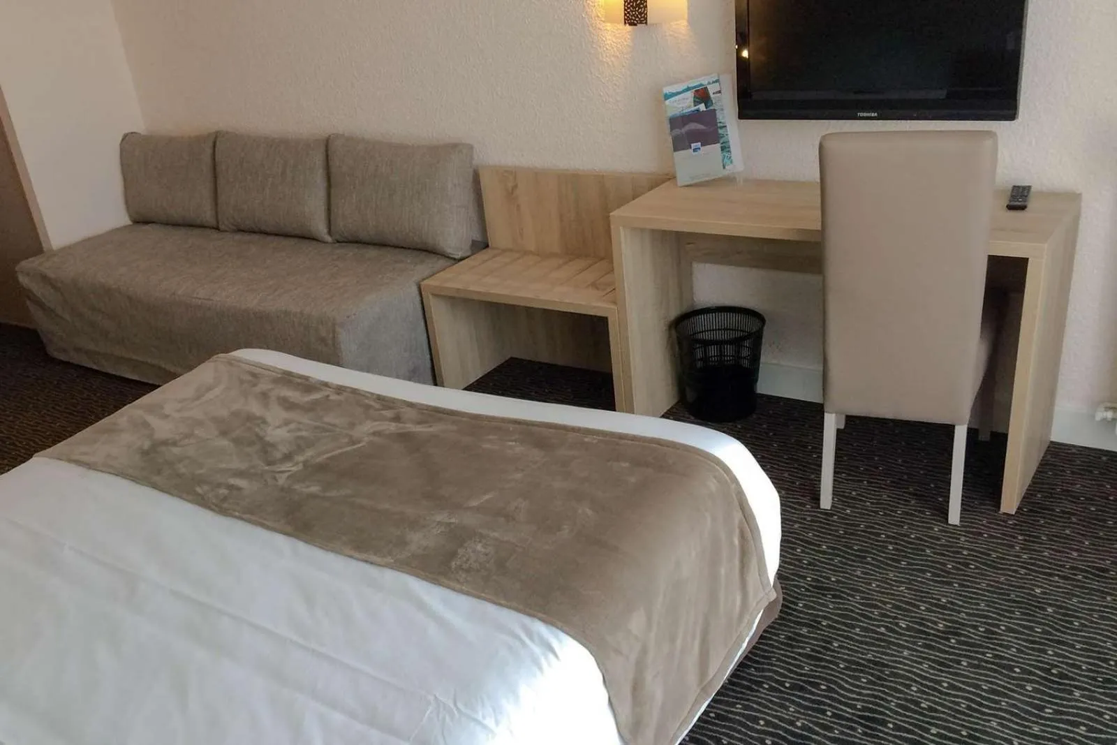 Bedroom, Bed in Brit Hôtel De L'océan