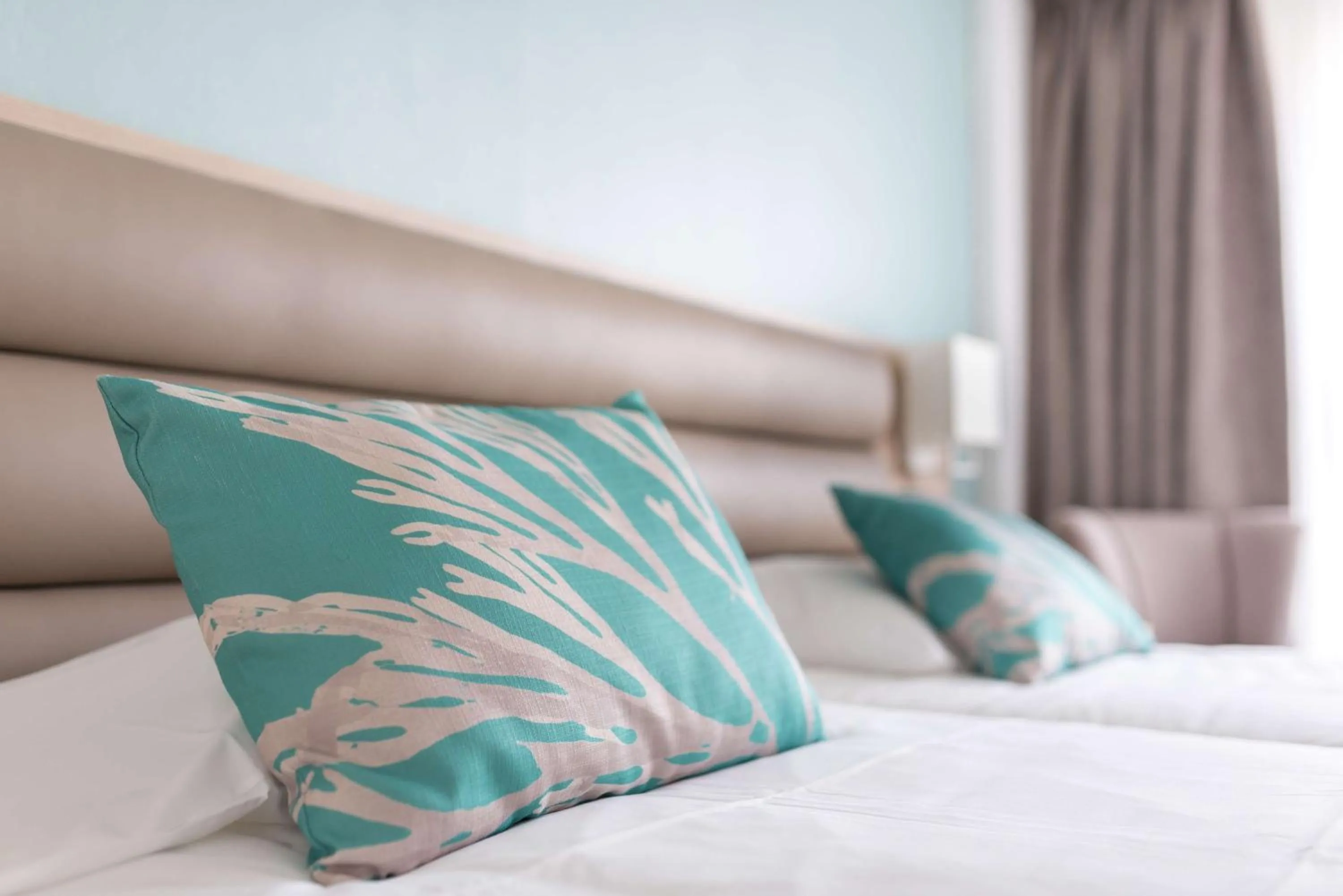 Bedroom, Bed in Brit Hôtel De L'océan