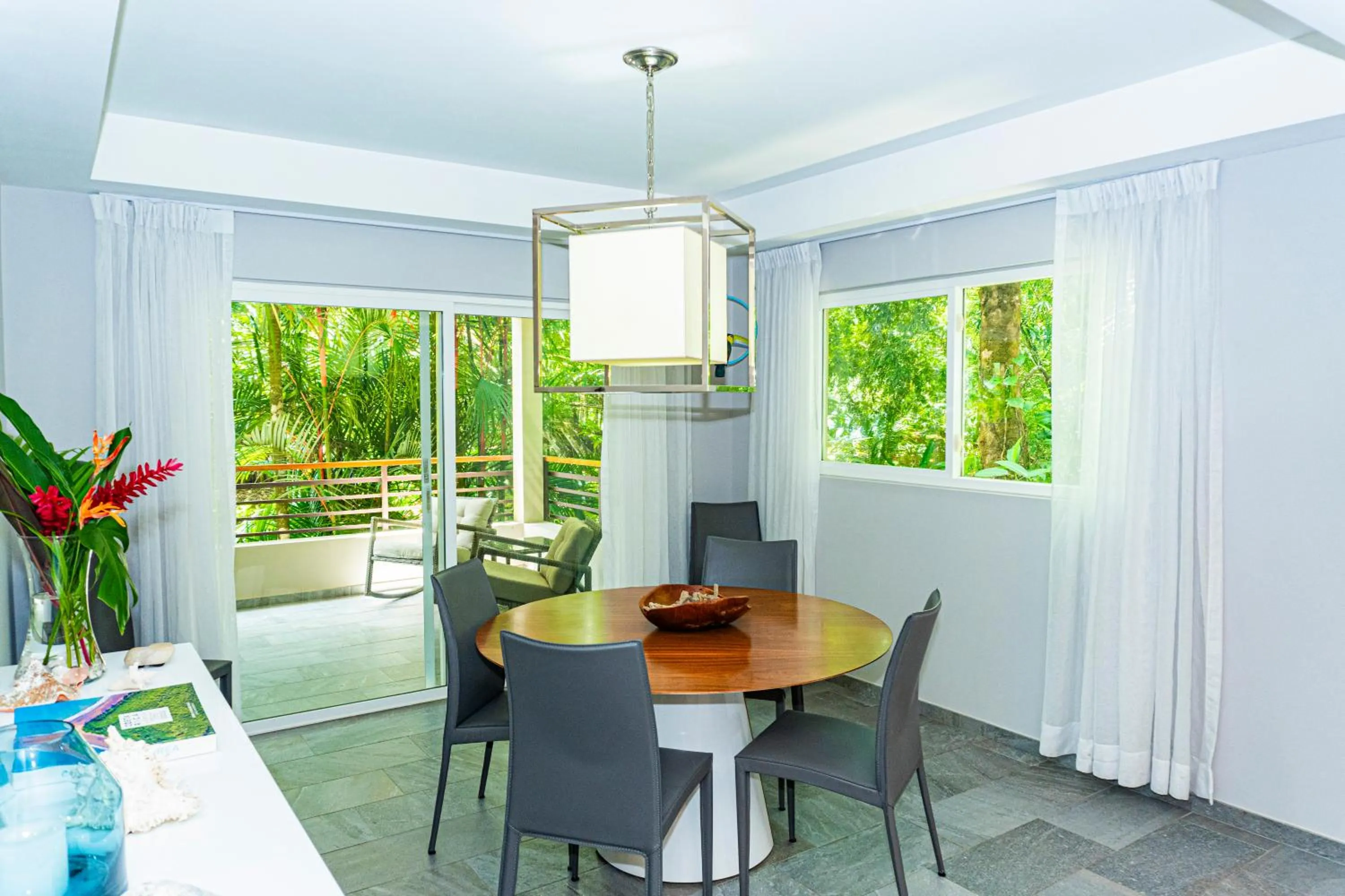 Dining area in Elan at Ballena Beach