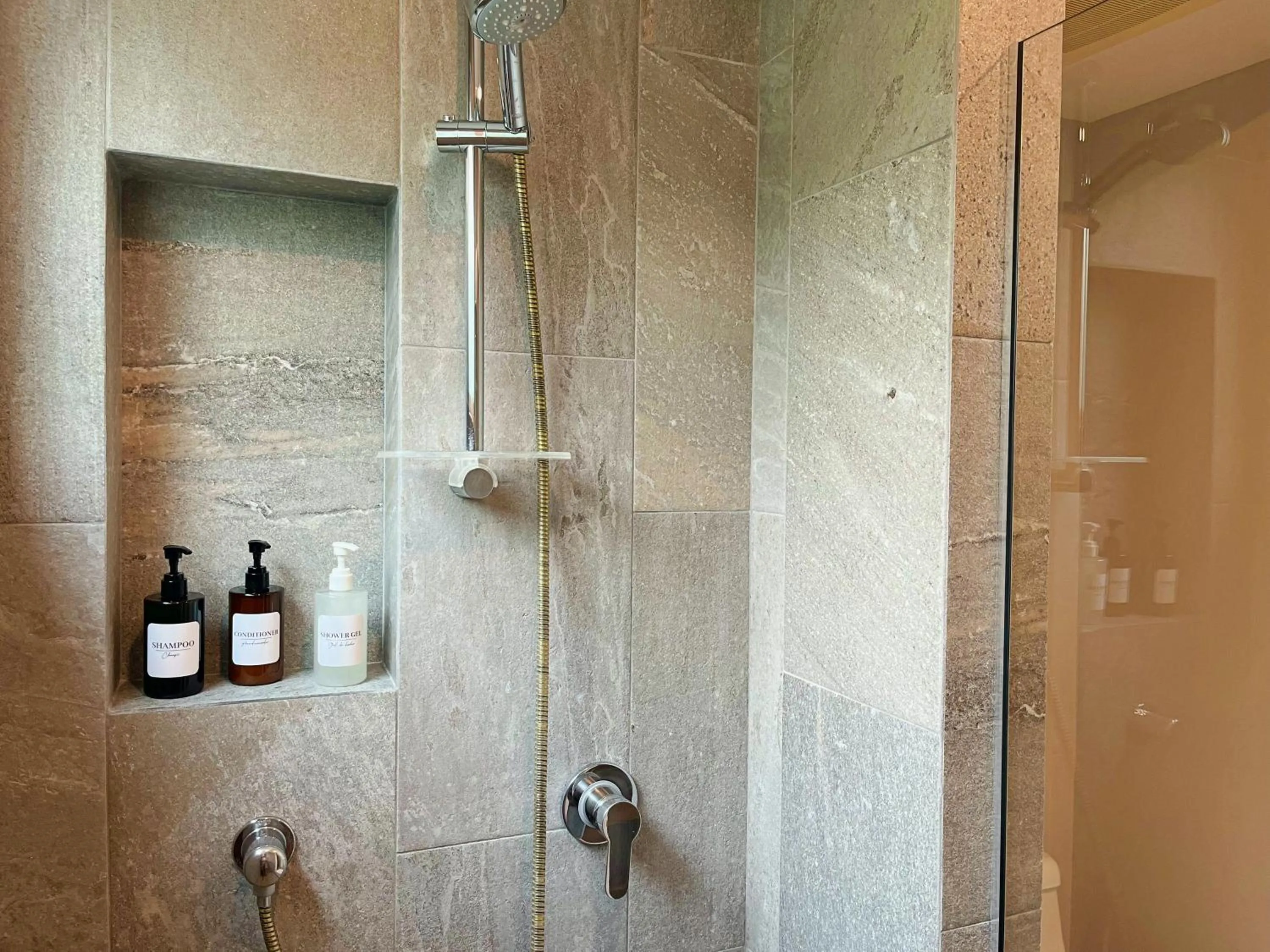Shower in Elan at Ballena Beach