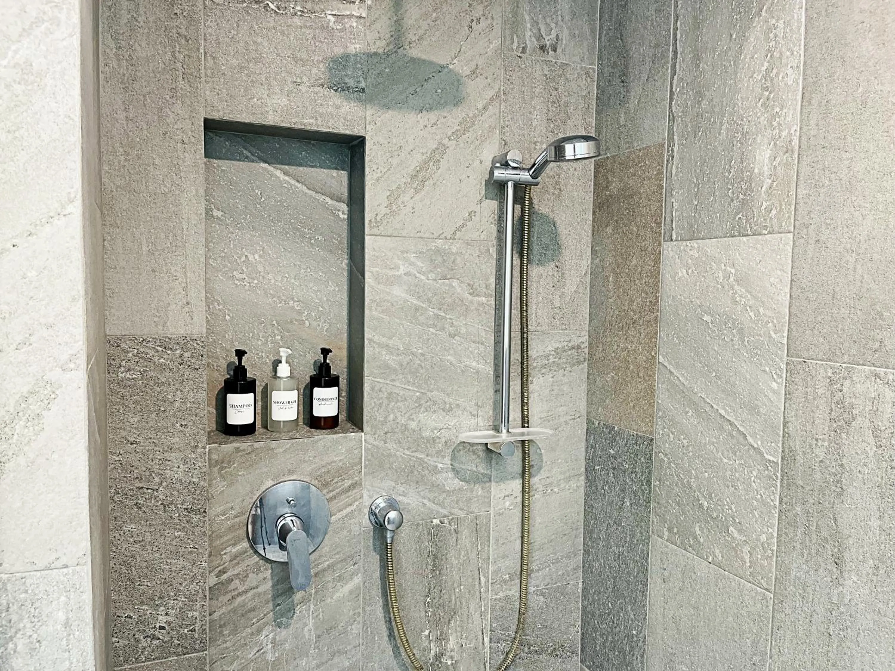 Shower in Elan at Ballena Beach