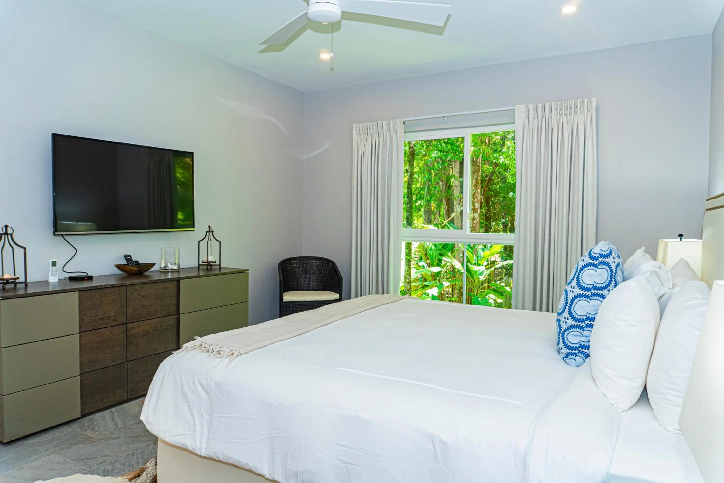 Bed in Elan at Ballena Beach