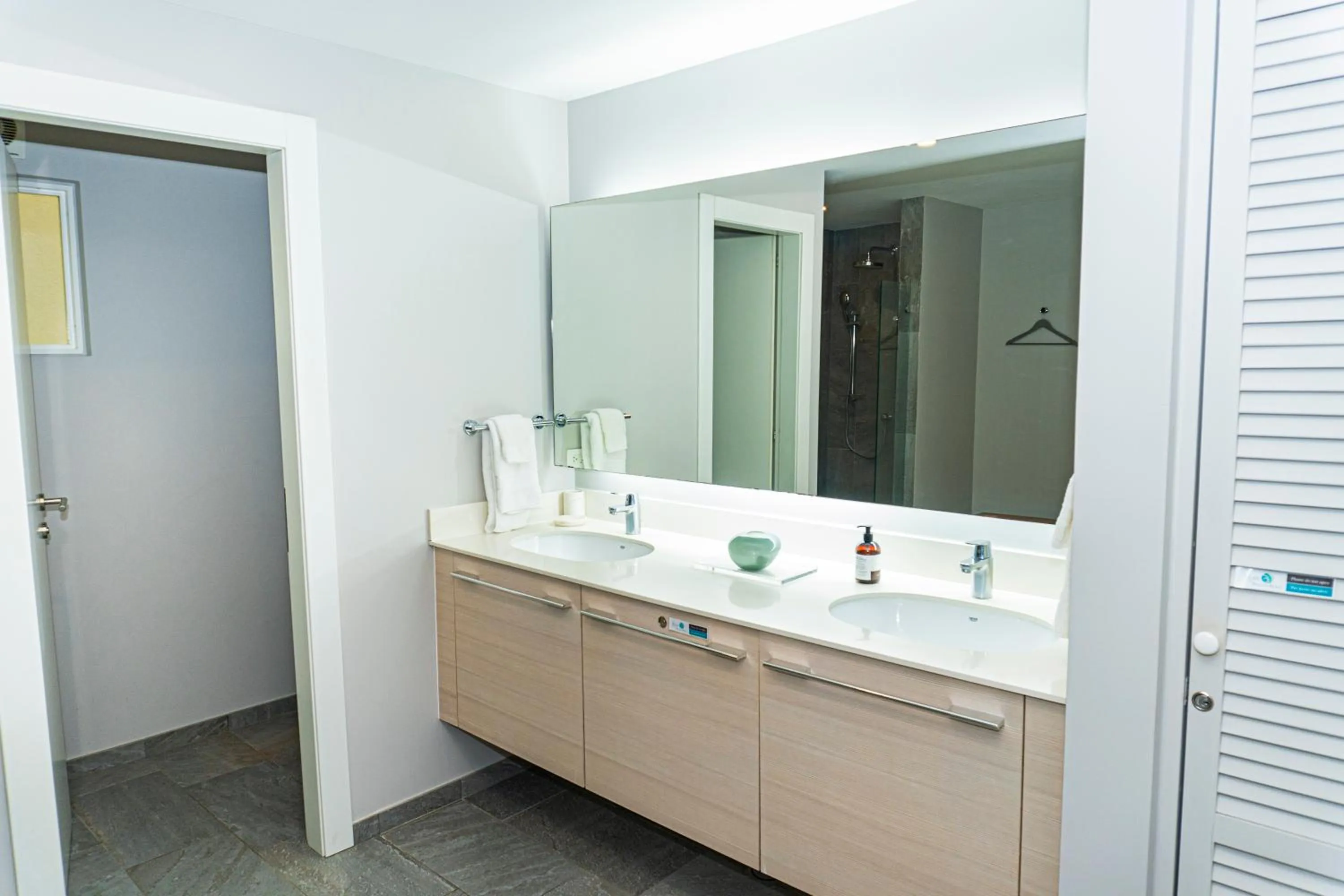 Shower in Elan at Ballena Beach