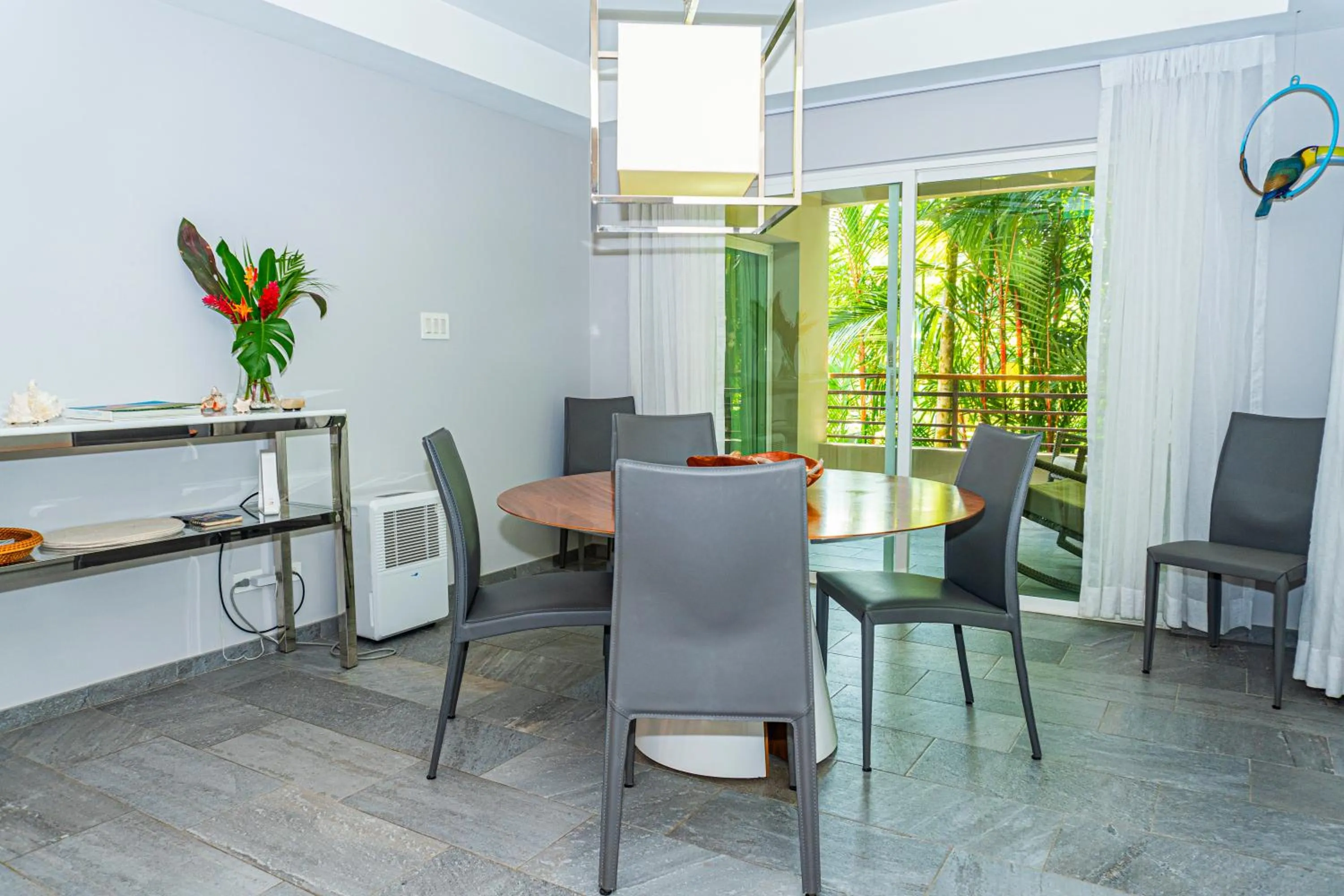 Dining area in Elan at Ballena Beach