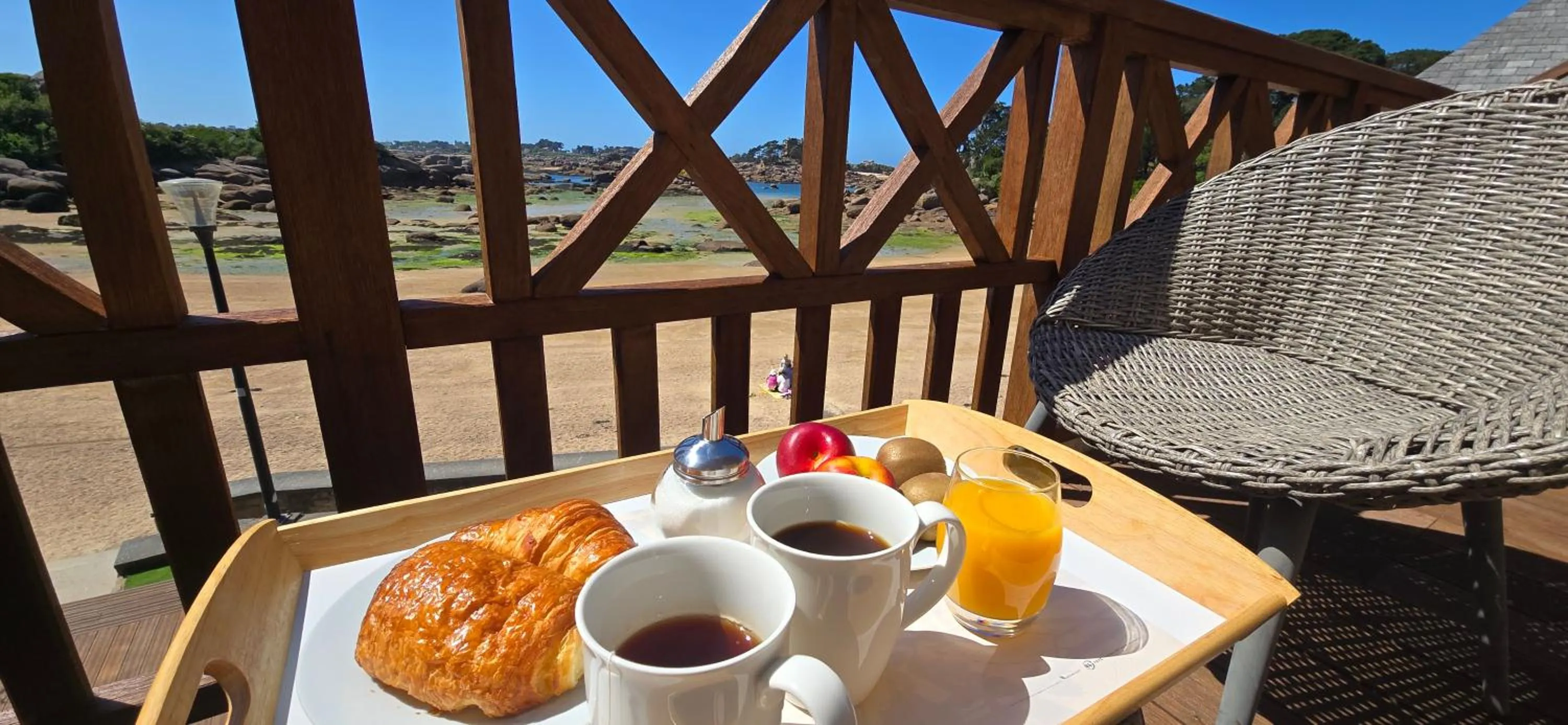 Breakfast in Logis Hôtel Saint Guirec Et De La Plage