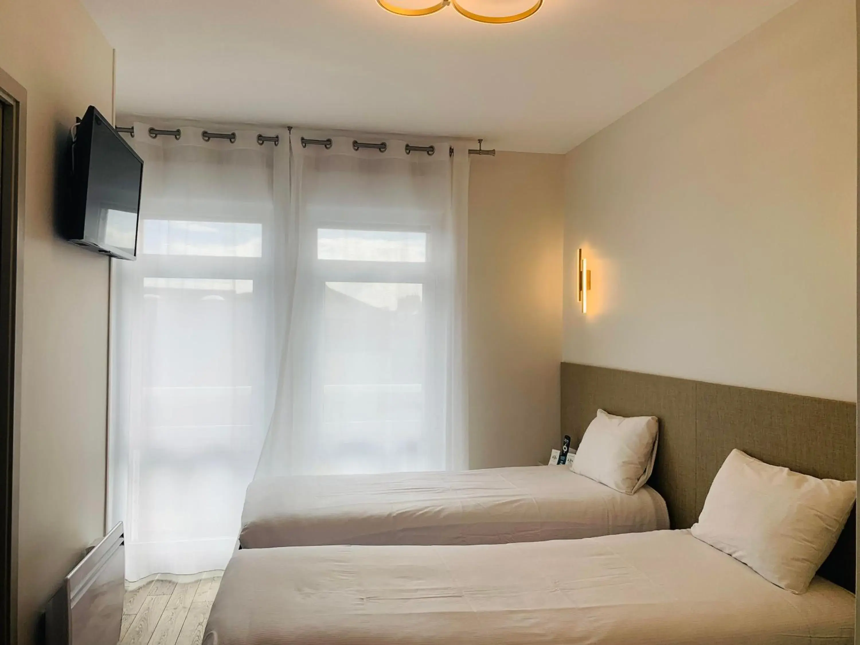 Family Room in Logis Hôtel Saint Guirec Et De La Plage Family Room in Logis Hôtel Saint Guirec Et De La Plage