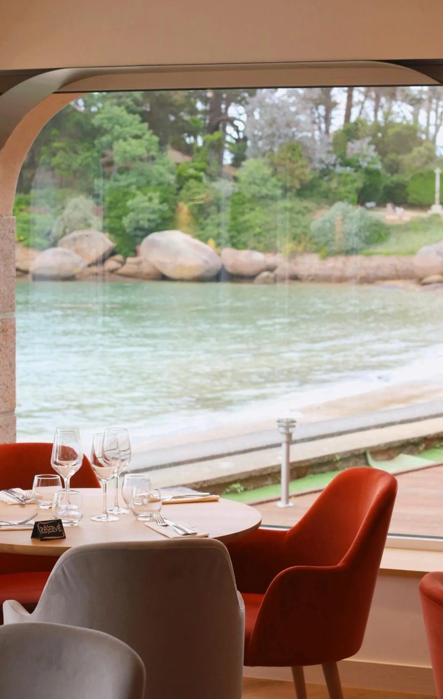 Restaurant/places to eat in Logis Hôtel Saint Guirec Et De La Plage